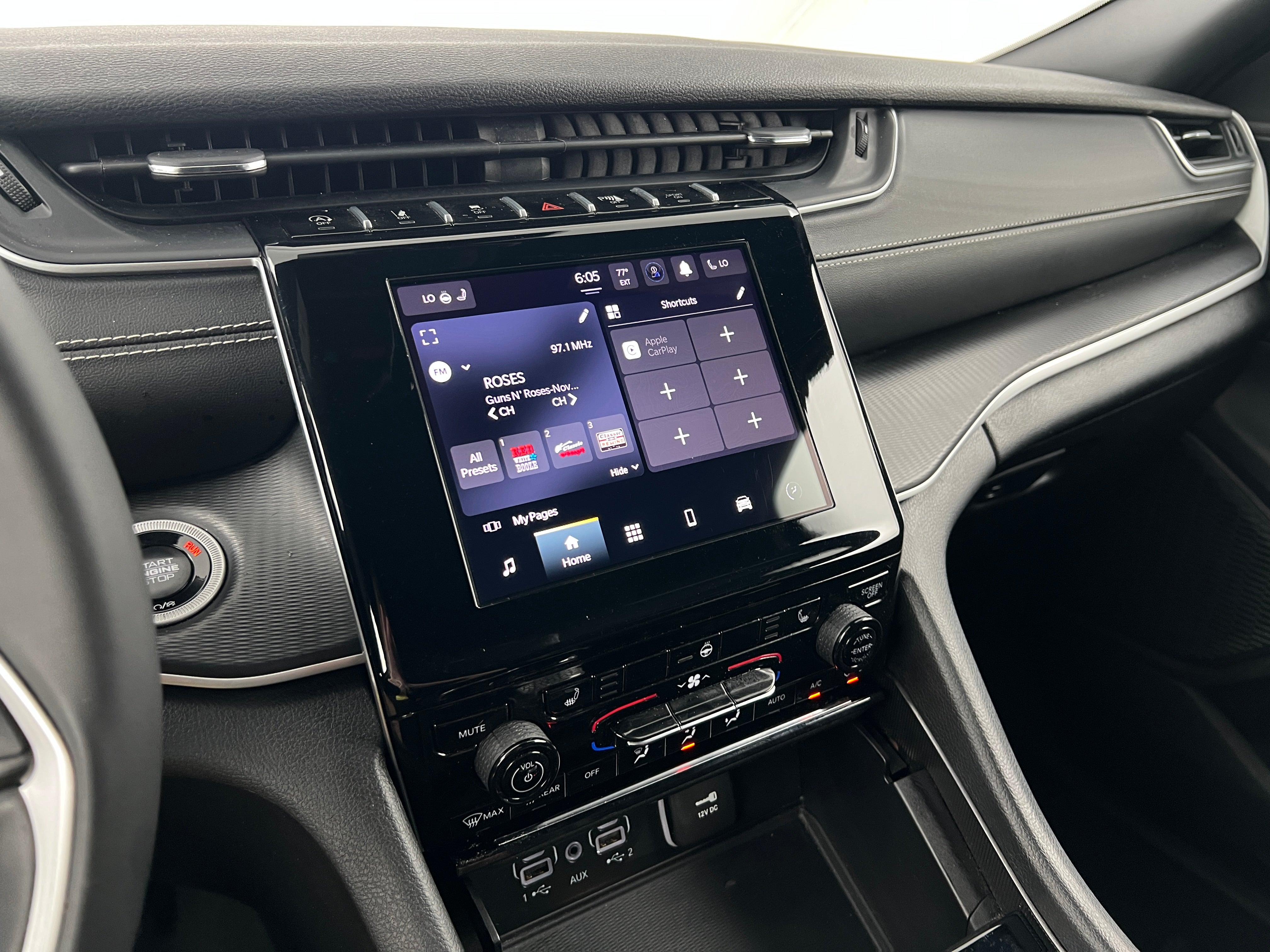 2024 Jeep Grand Cherokee Altitude 3