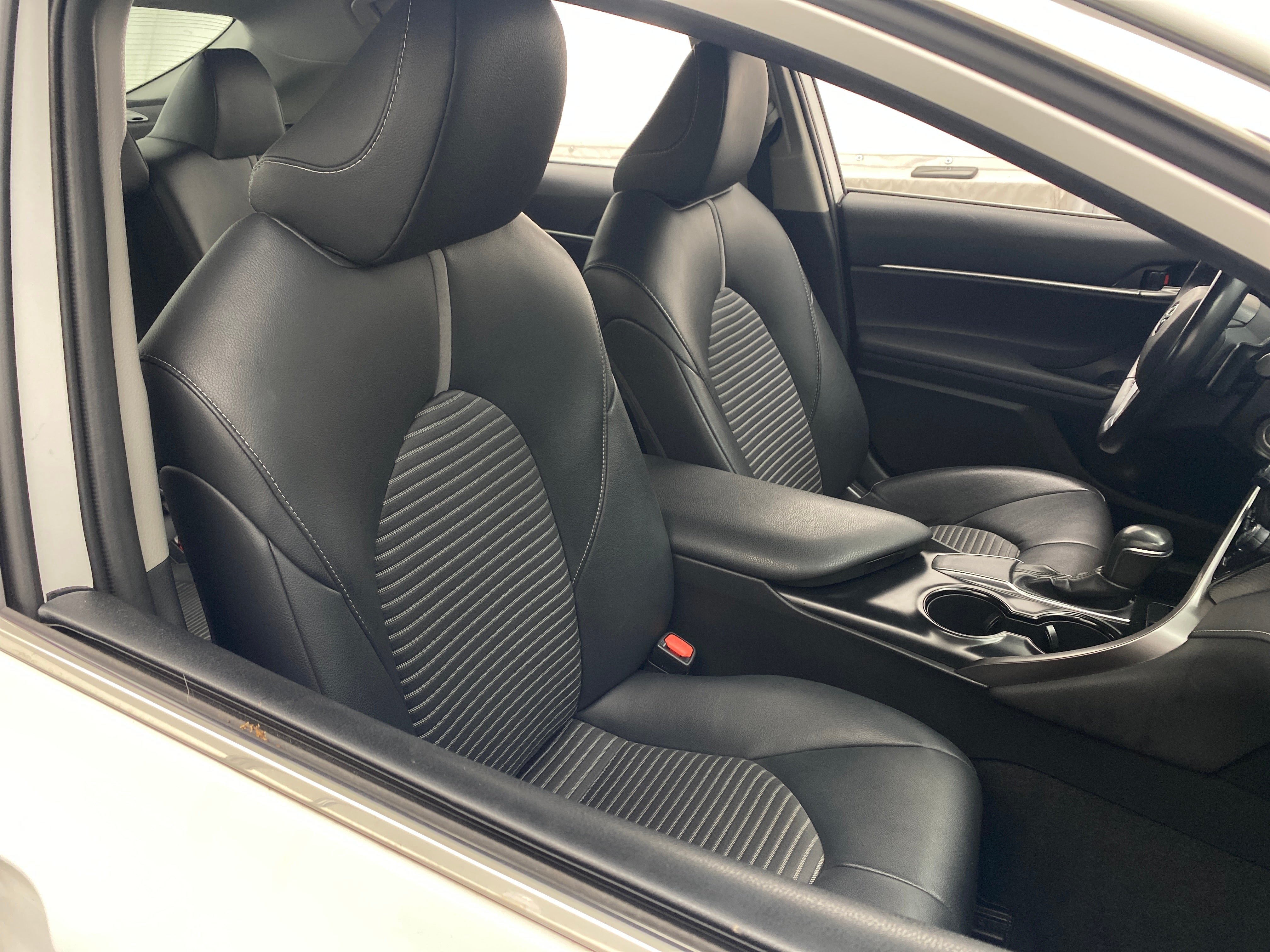 2019 Toyota Camry SE 2