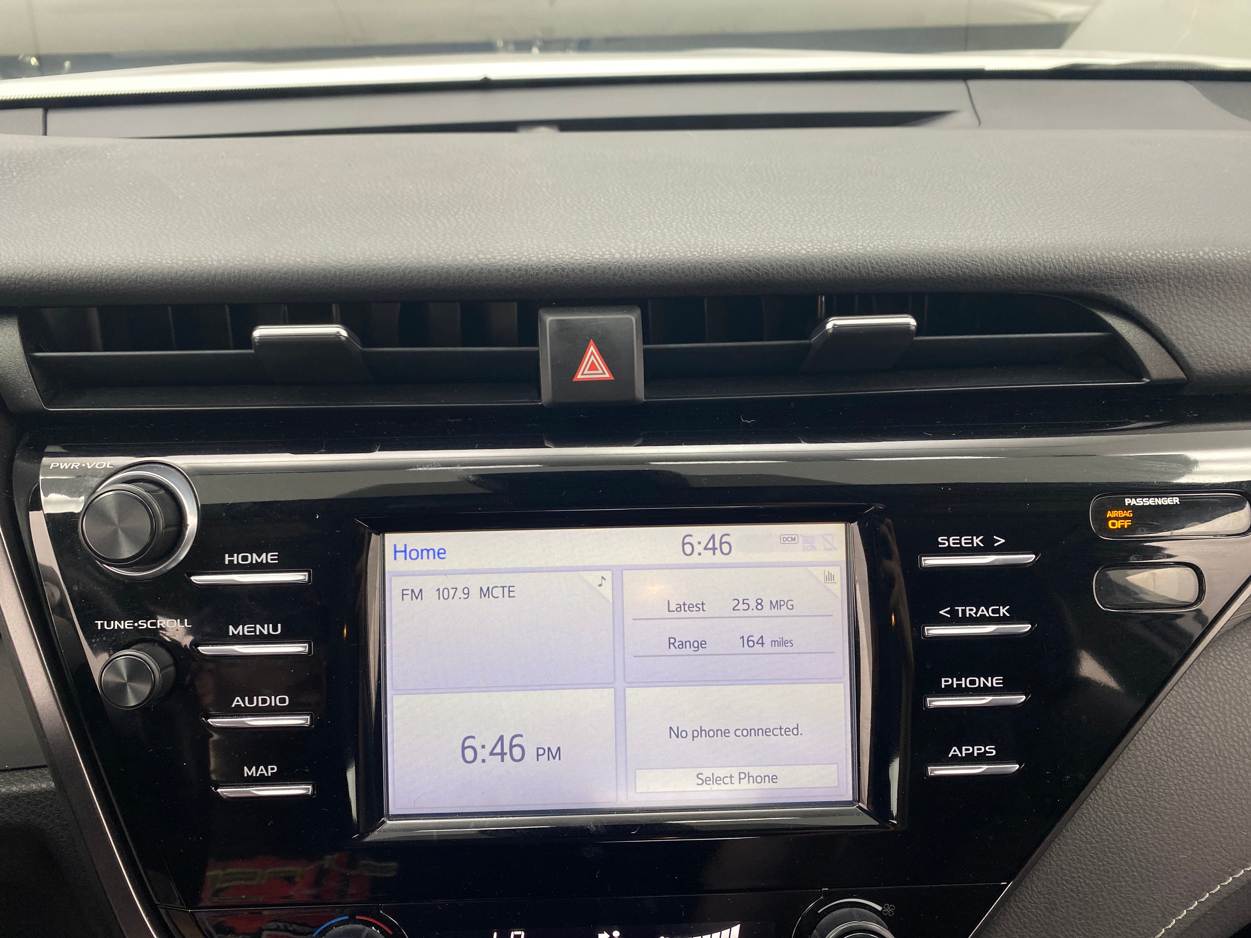 2019 Toyota Camry SE 4