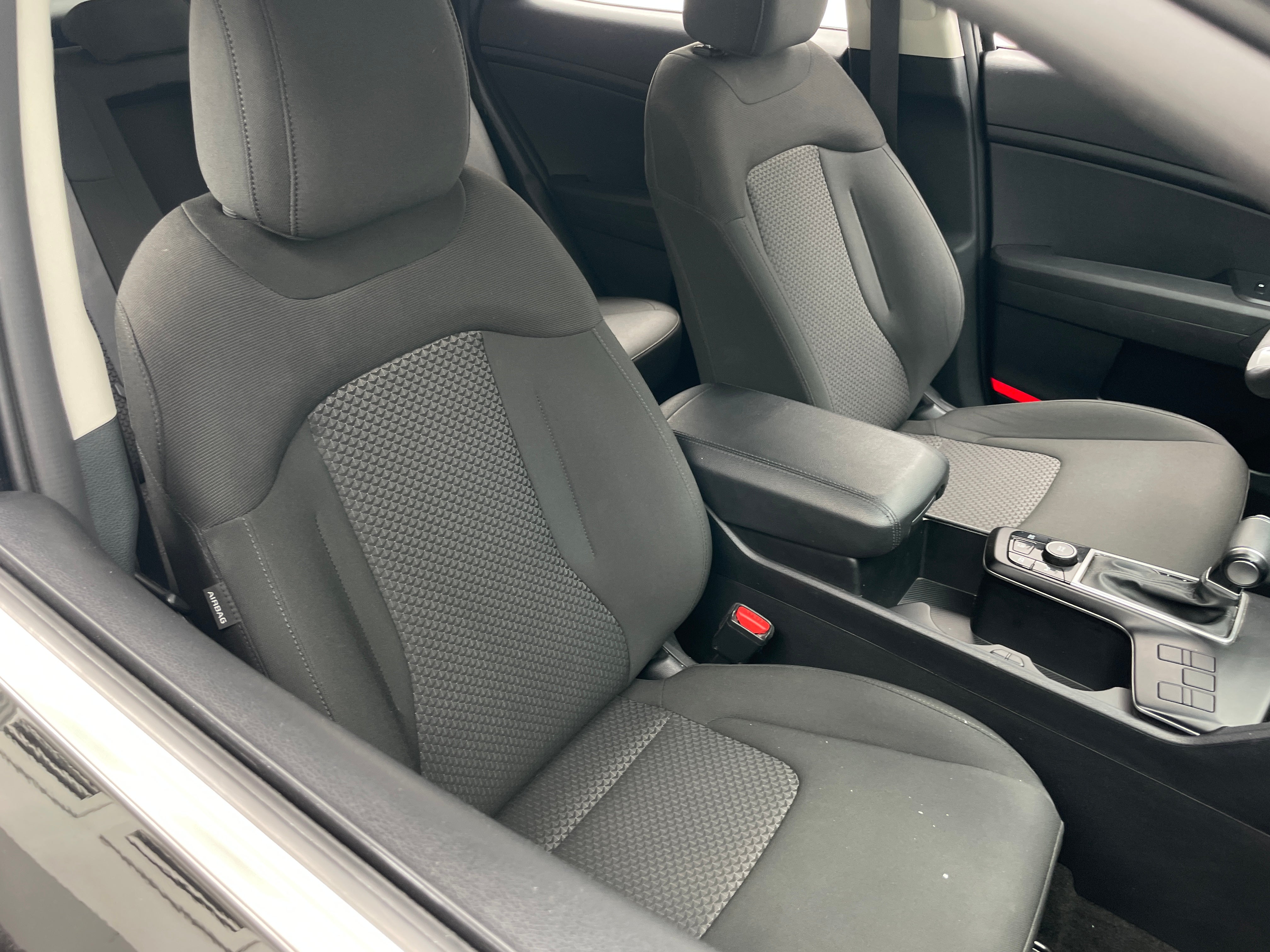 2024 Kia Sportage LX 2