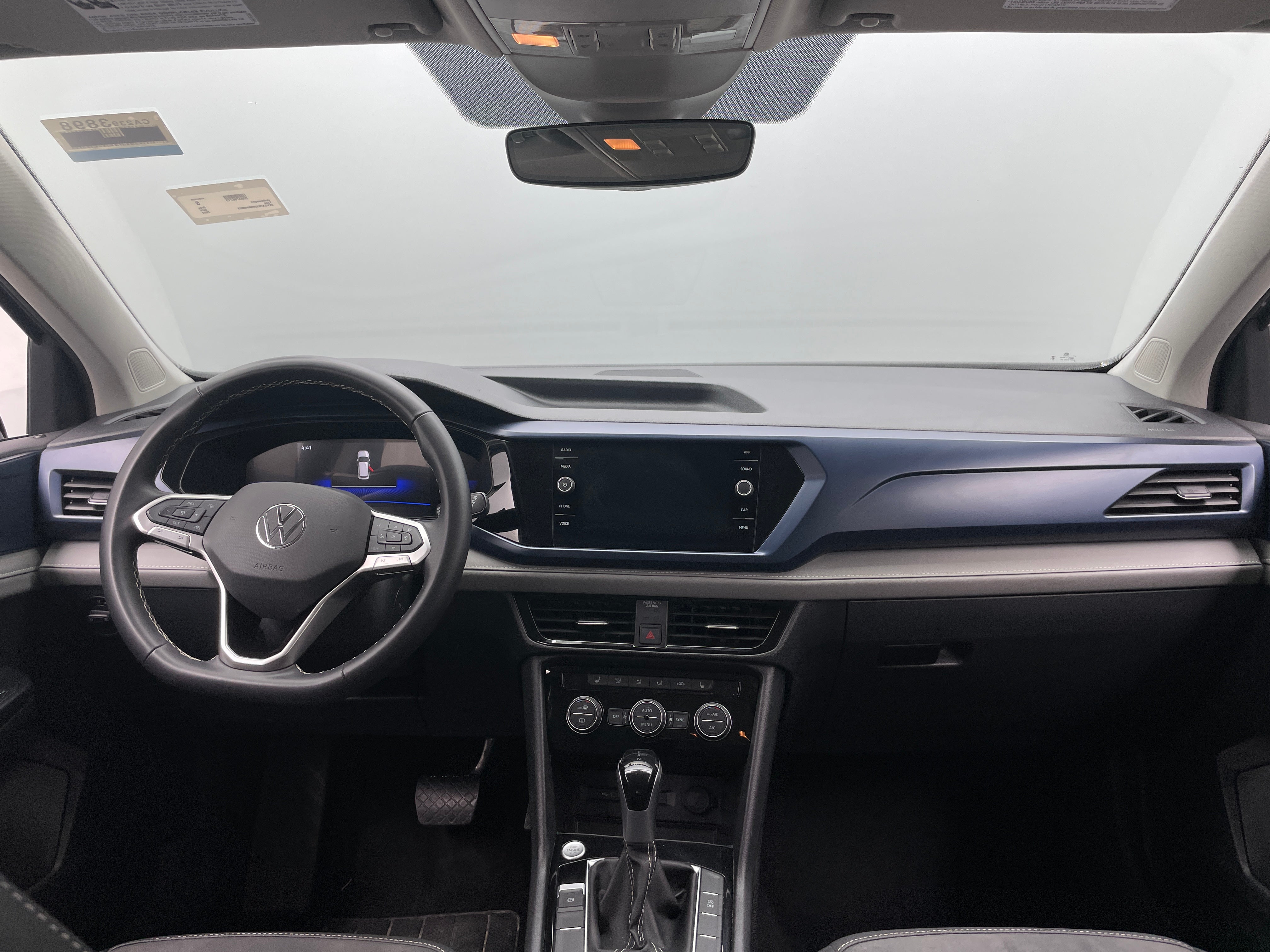 2024 Volkswagen Taos SE 2