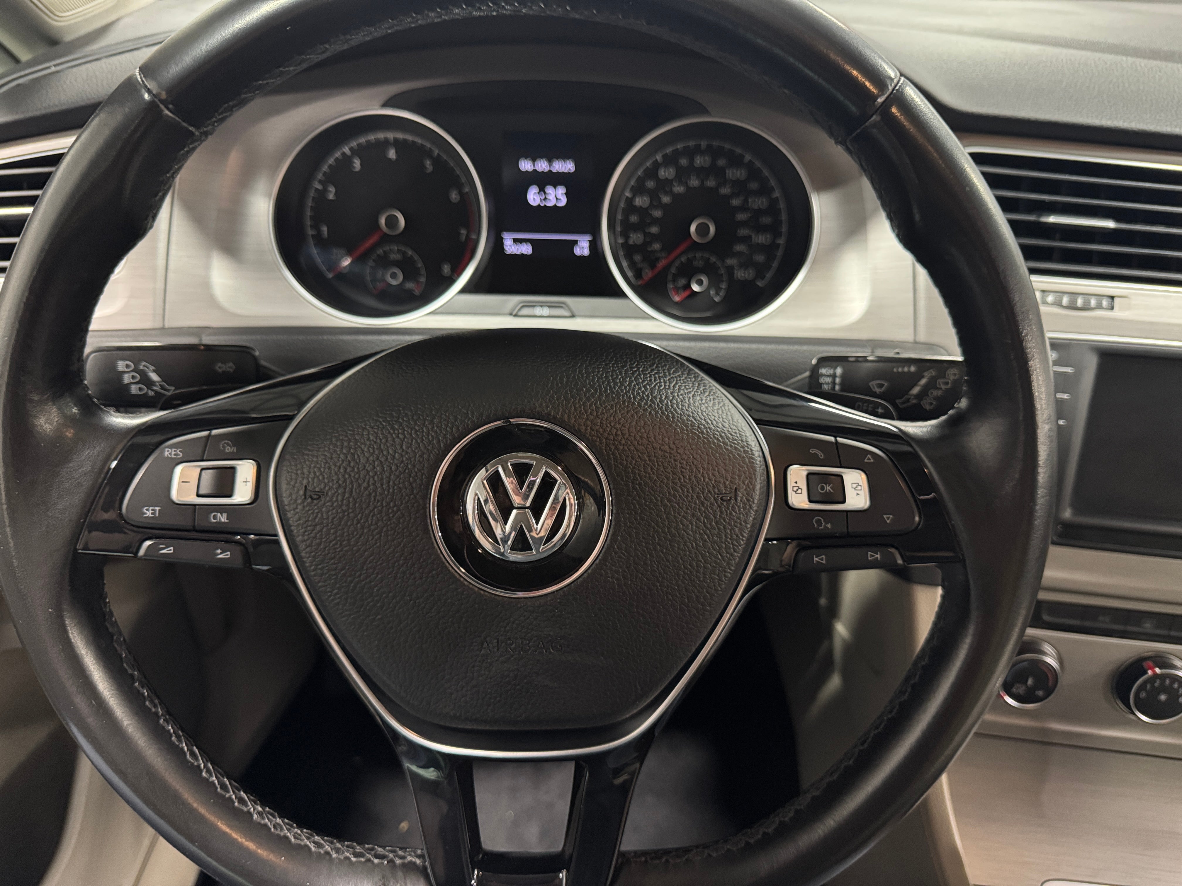 2017 Volkswagen Golf S 5