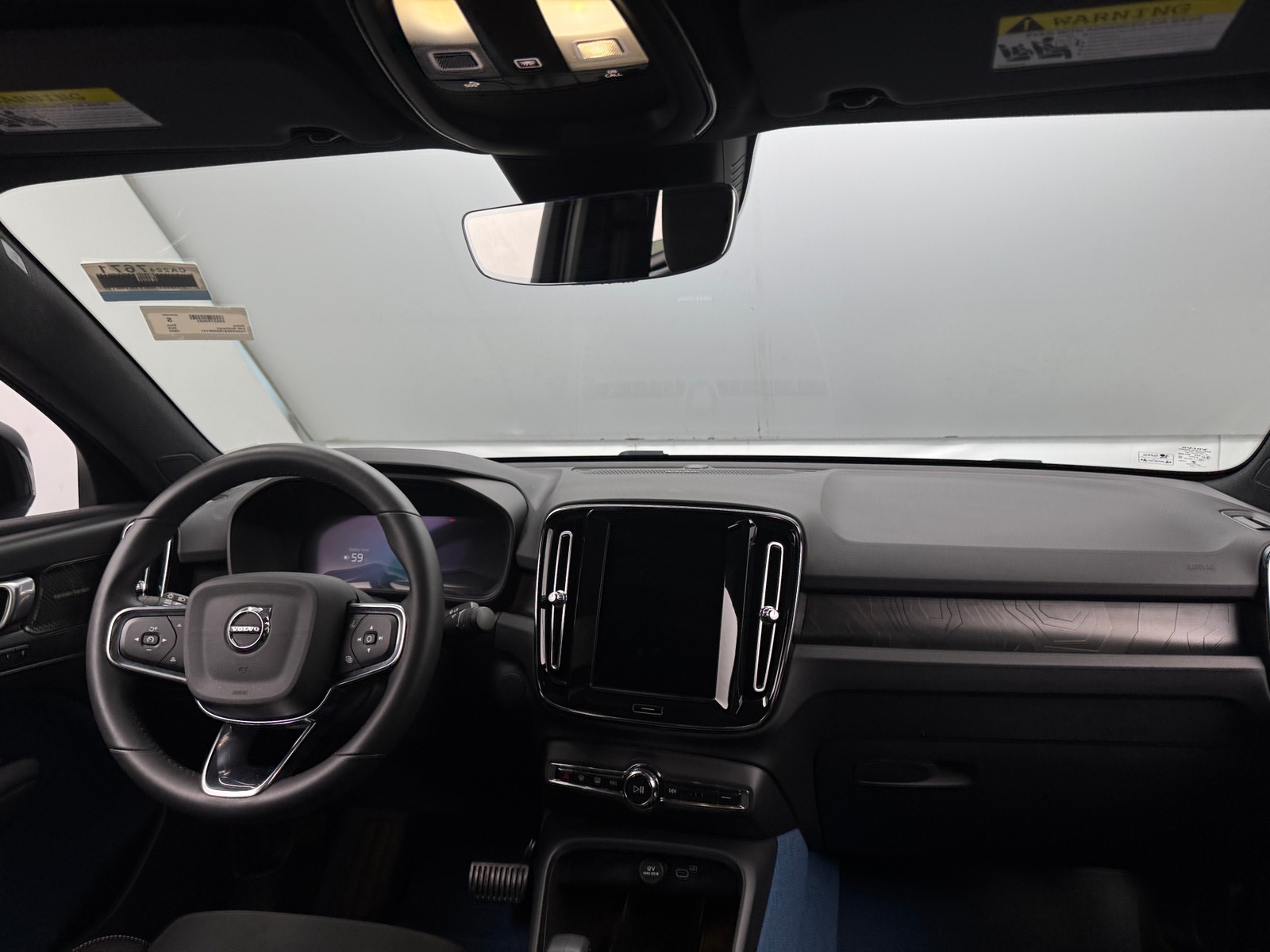Thumbnail: 2022 Volvo C40 - 3