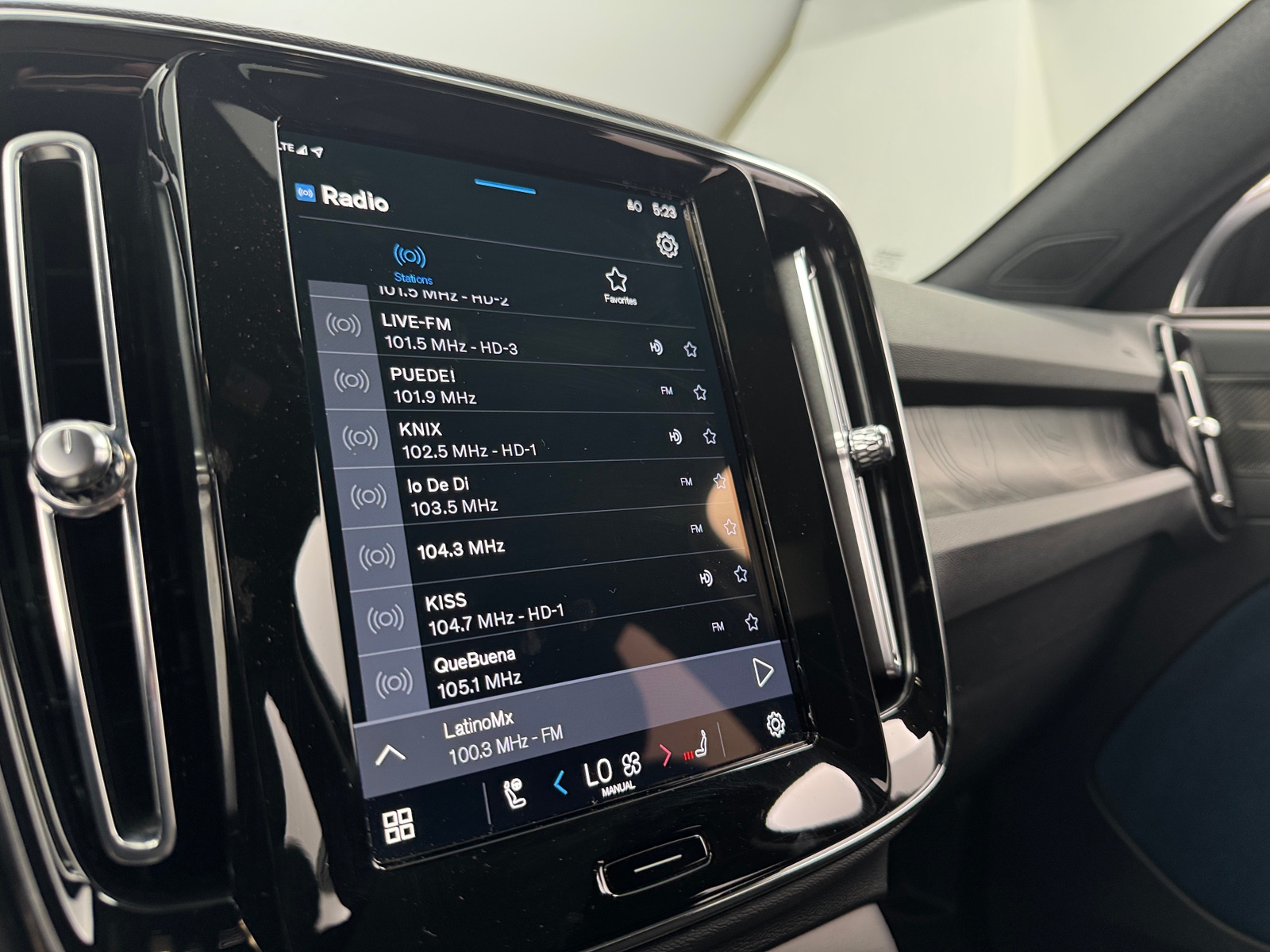 Thumbnail: 2022 Volvo C40 - 4