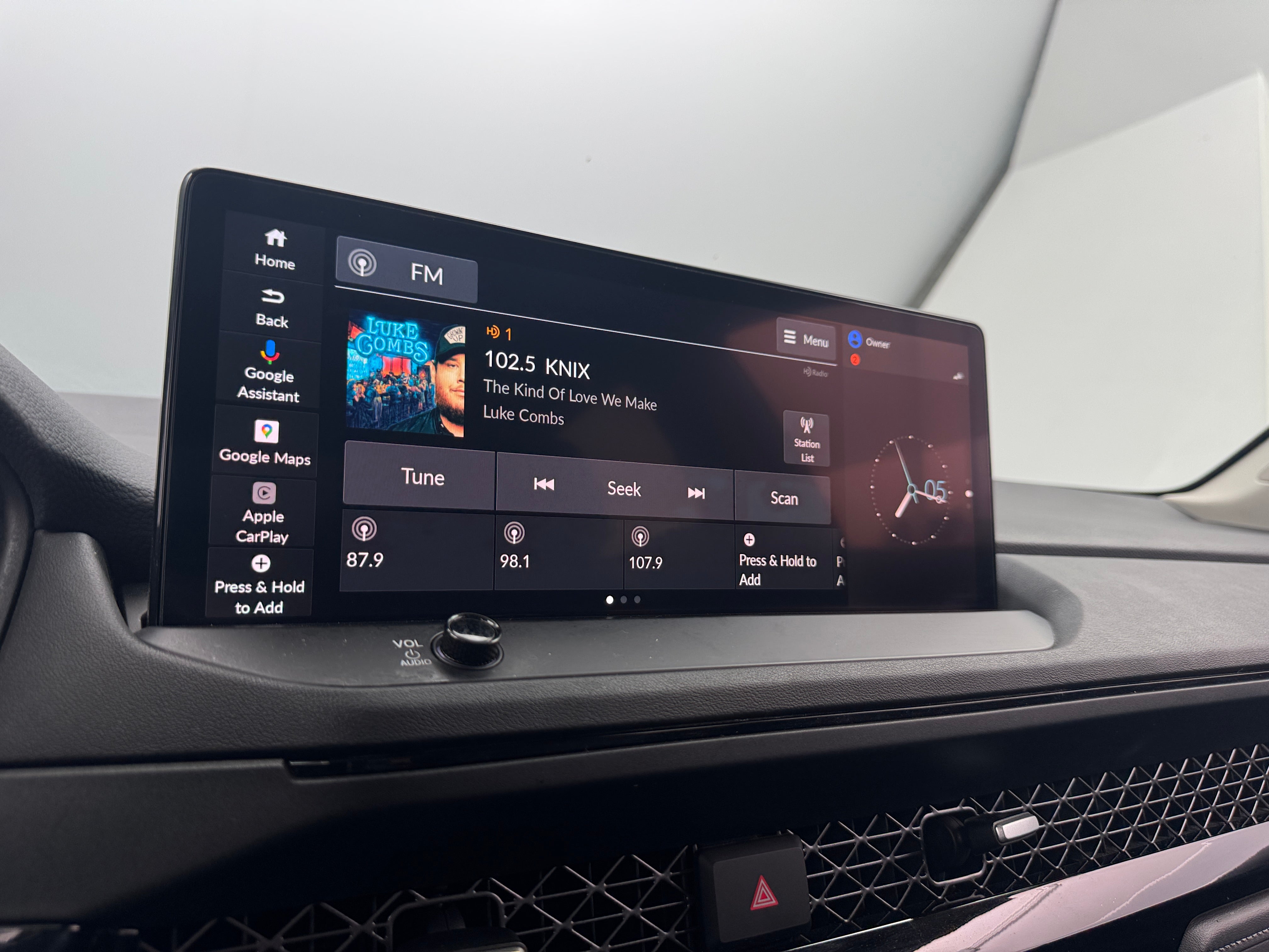 2023 Honda Accord Touring 3