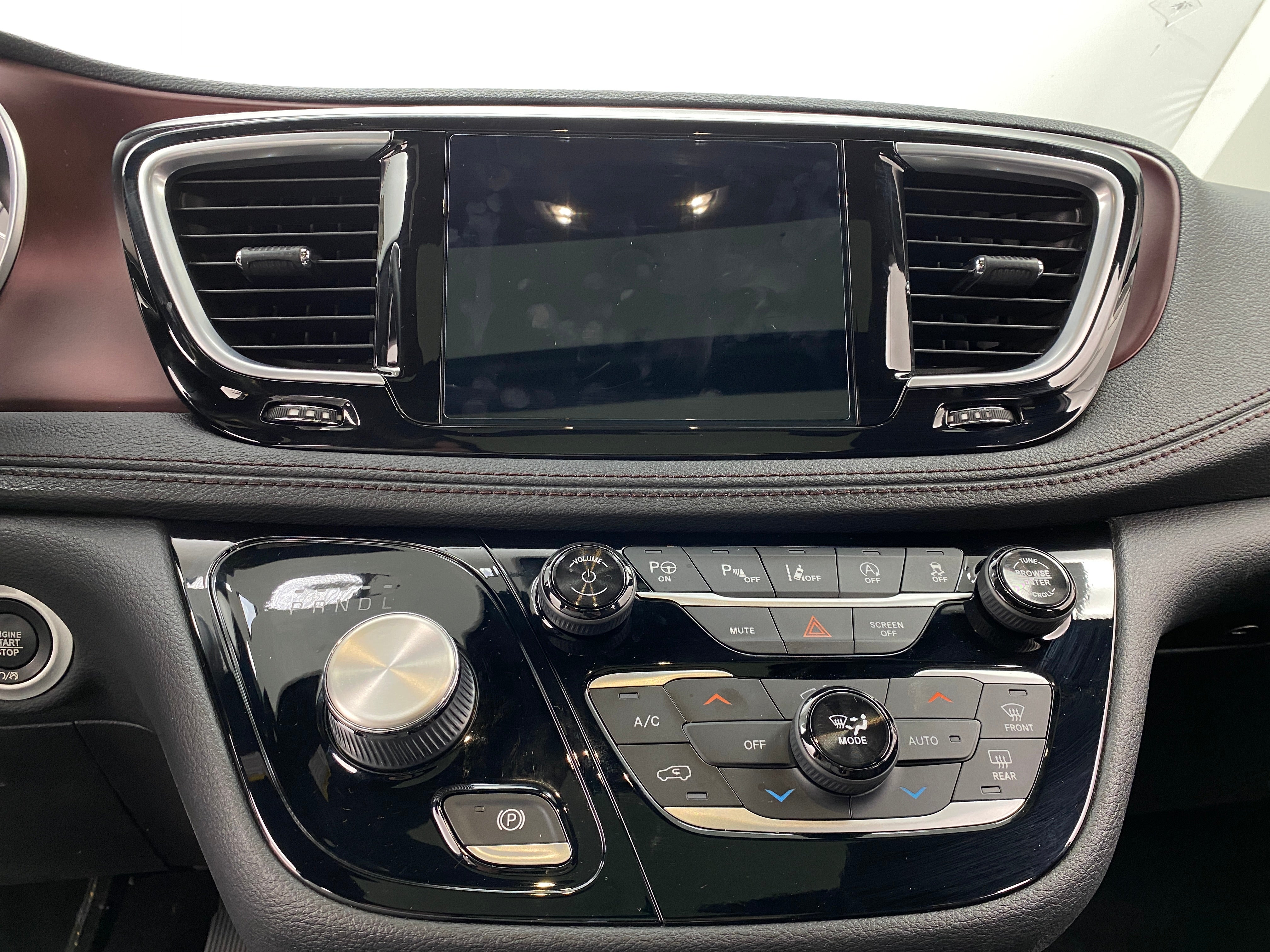 2020 Chrysler Pacifica Limited 35th Anniversary 3