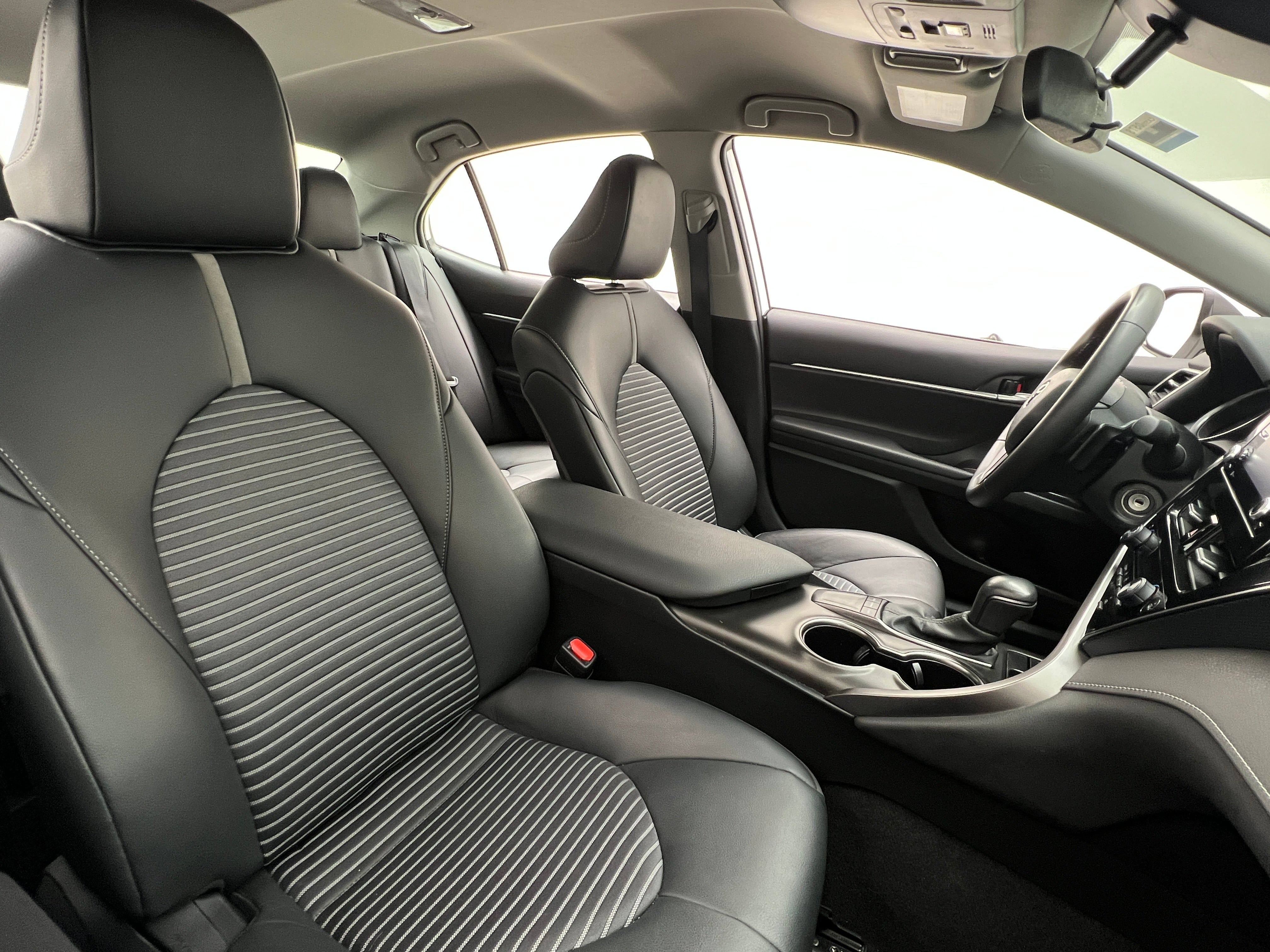 2024 Toyota Camry SE 2