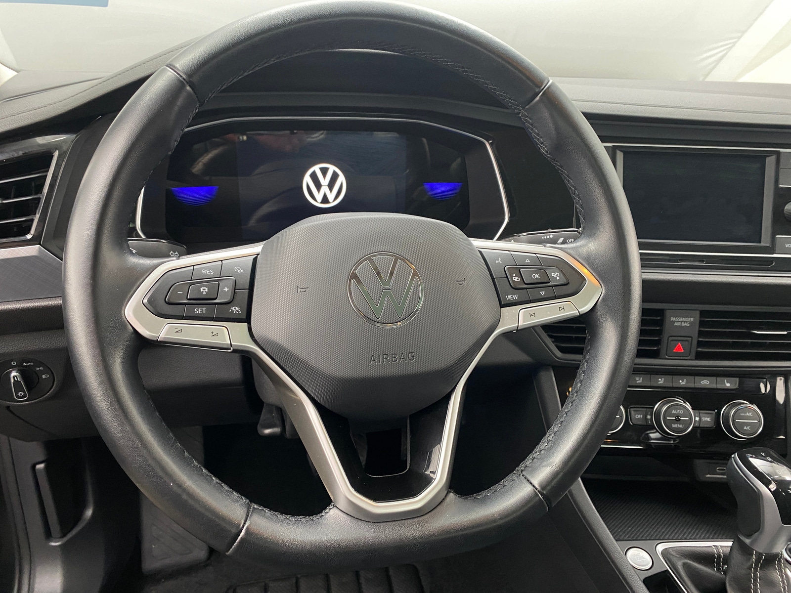 Thumbnail: 2023 Volkswagen Jetta - 4