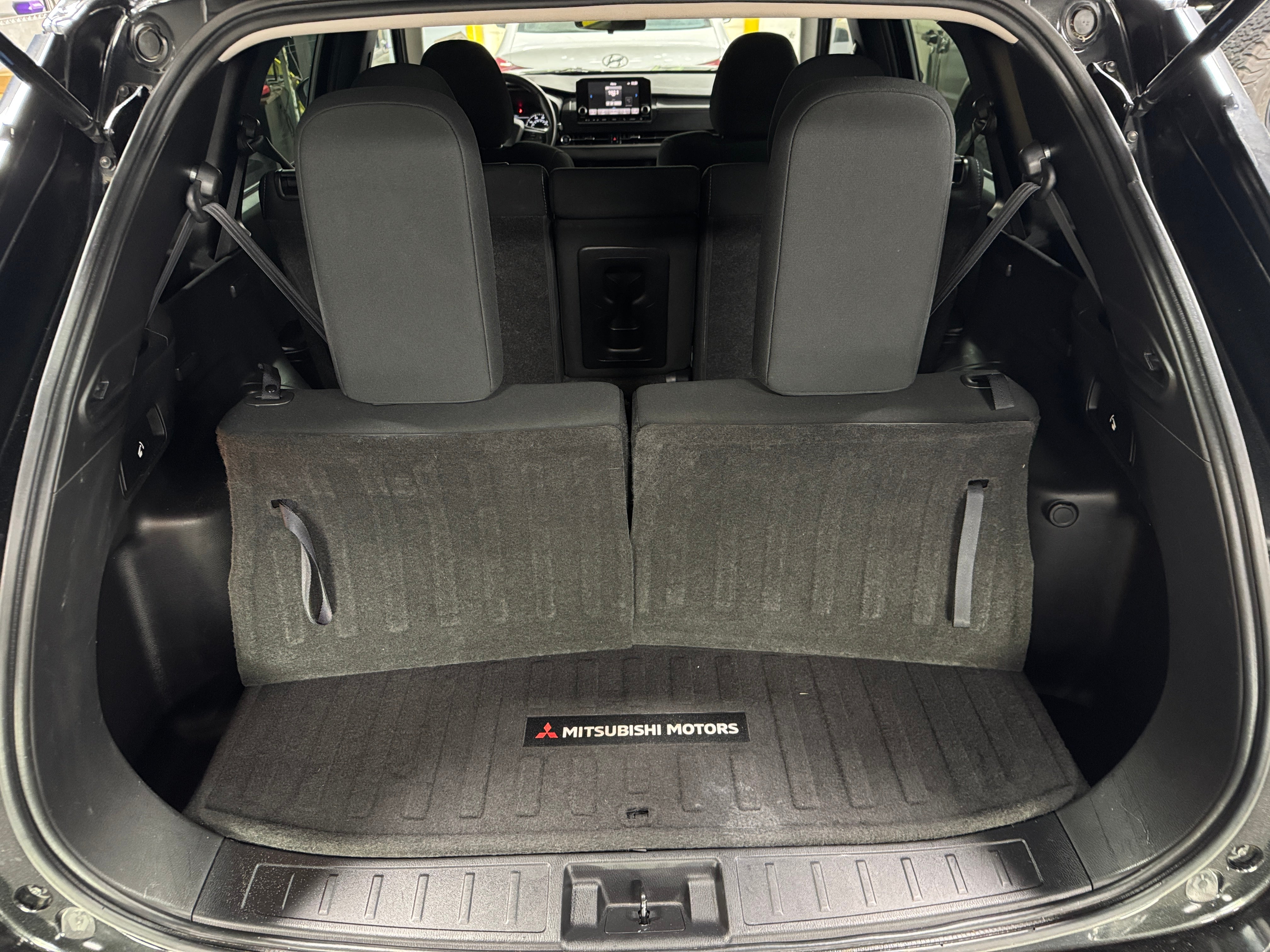 2022 Mitsubishi Outlander ES 7