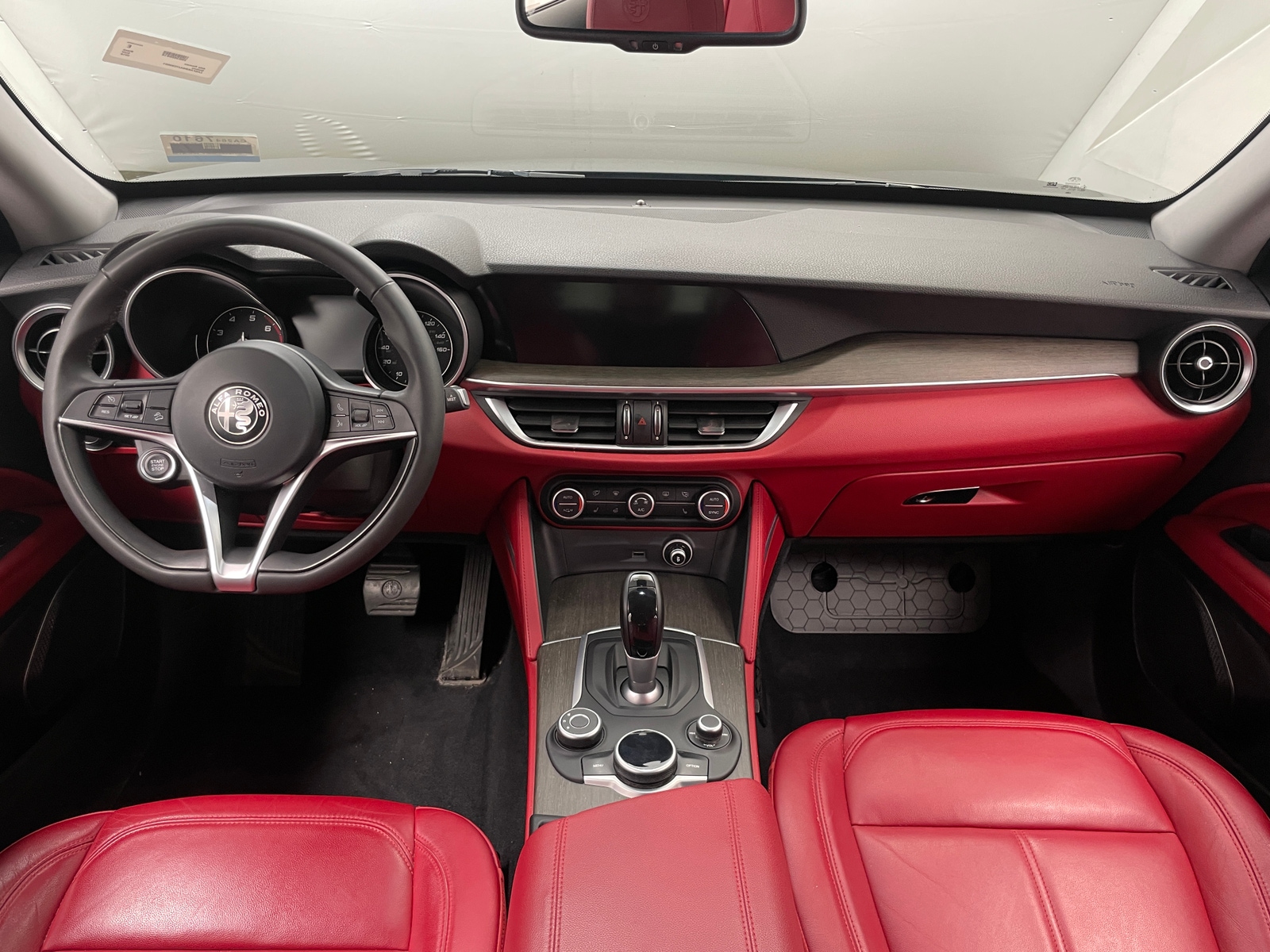 Thumbnail: 2018 Alfa Romeo Stelvio - 2
