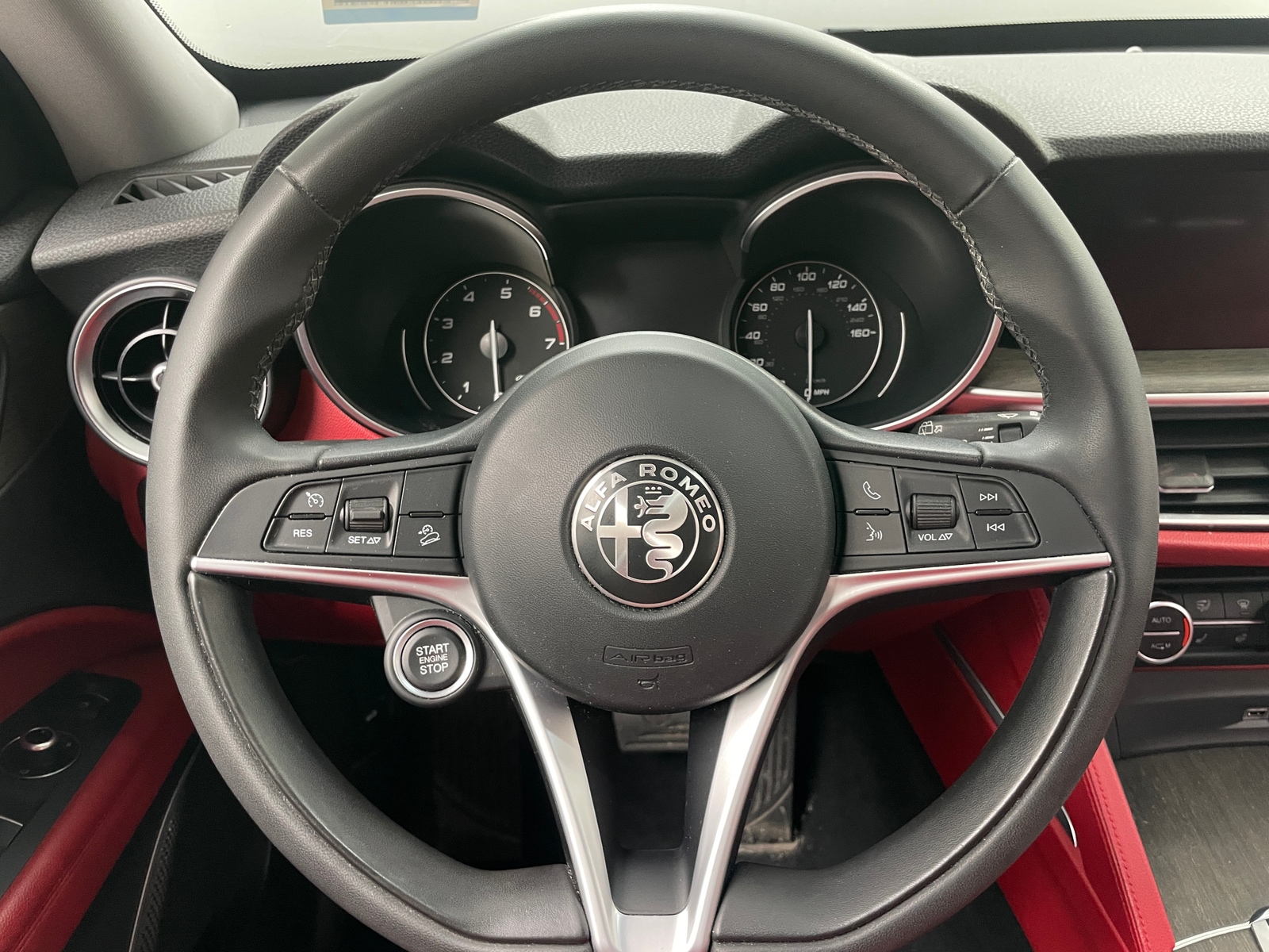 Thumbnail: 2018 Alfa Romeo Stelvio - 4