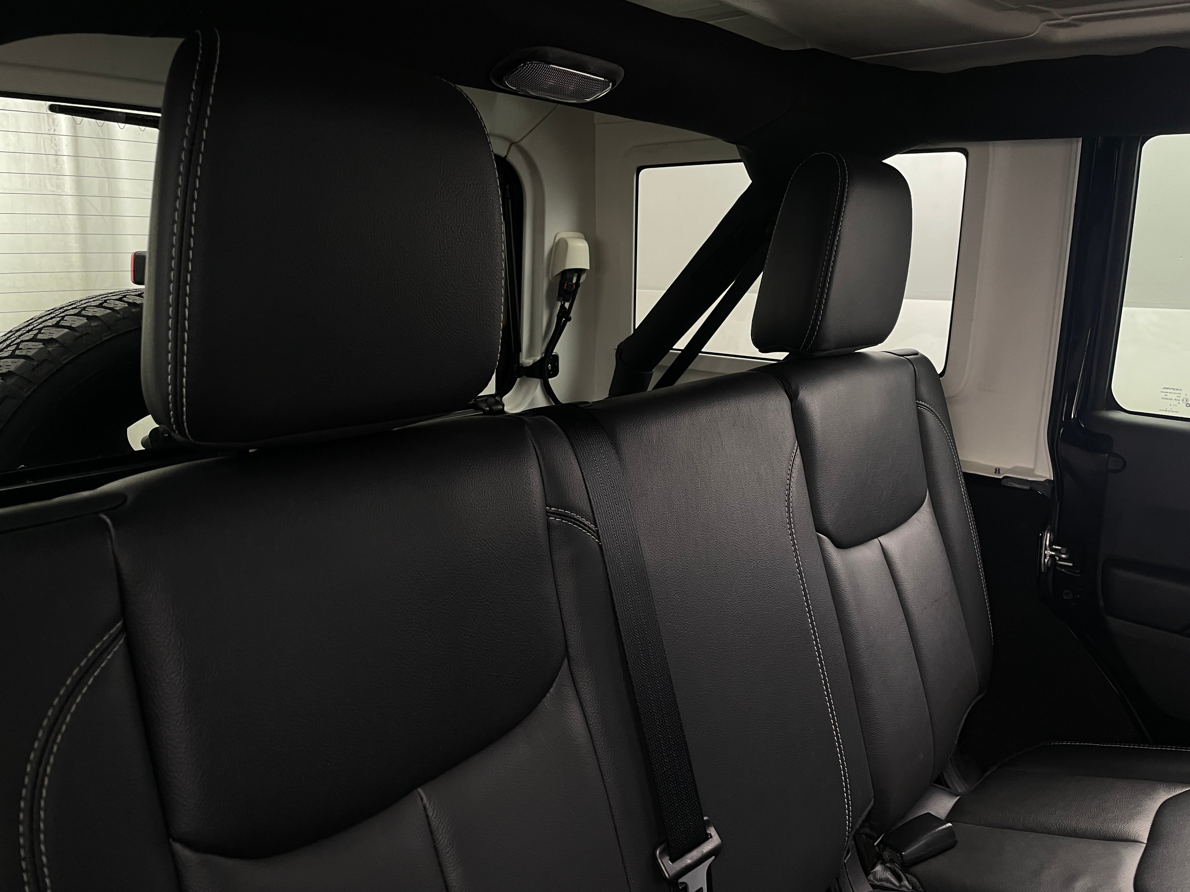 2016 Jeep Wrangler Unlimited Sahara 5