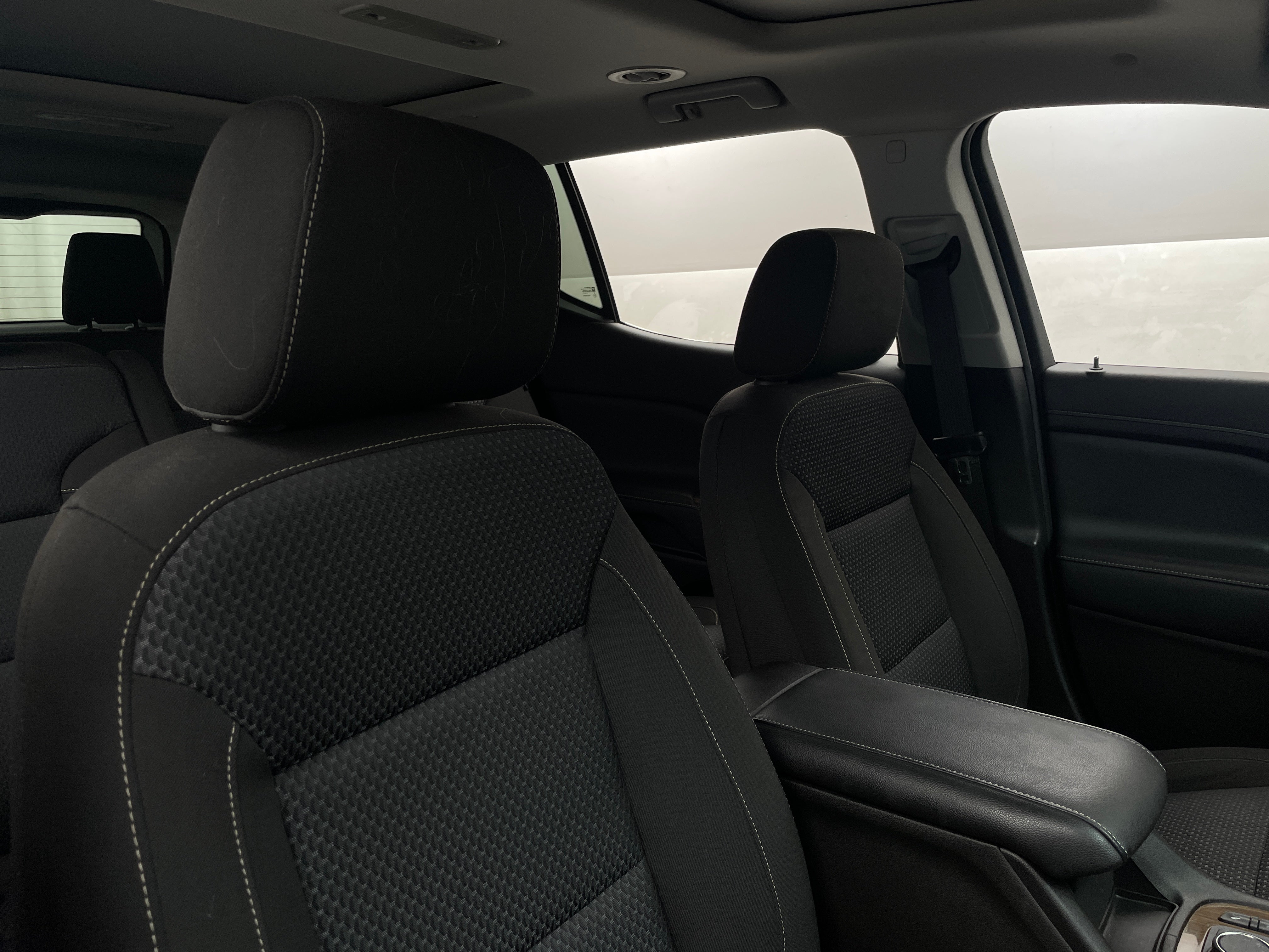 2023 GMC Acadia SLE 2