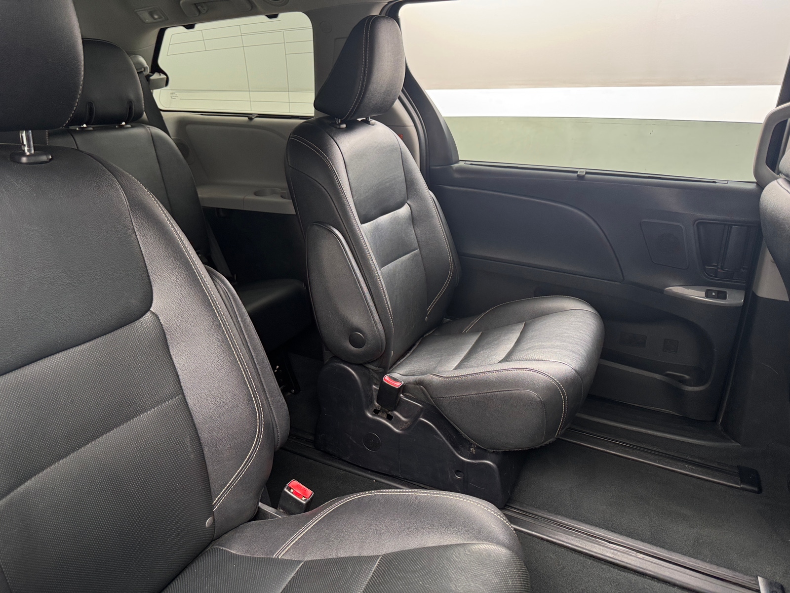 Thumbnail: 2020 Toyota Sienna - 5