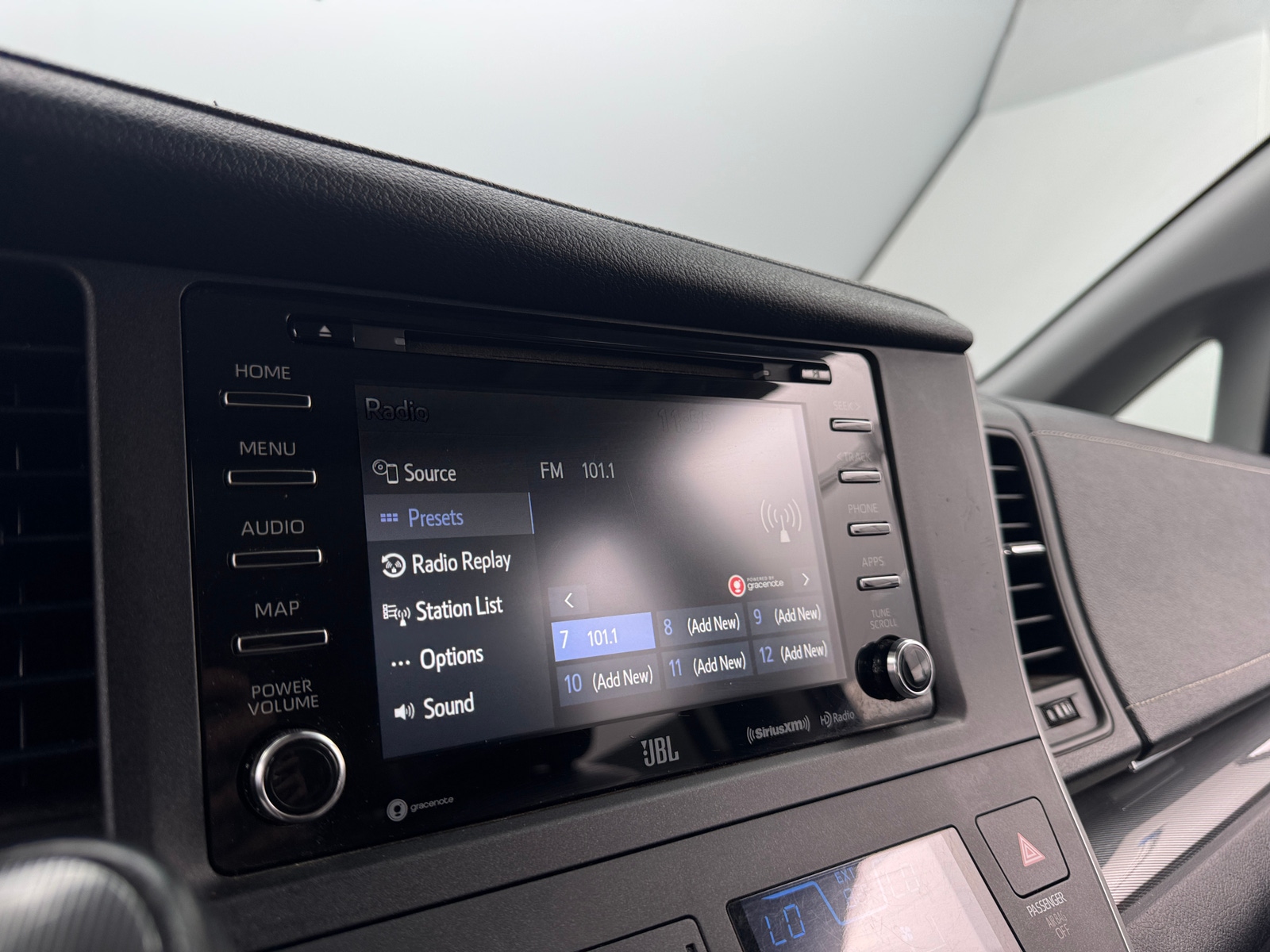 Thumbnail: 2020 Toyota Sienna - 3