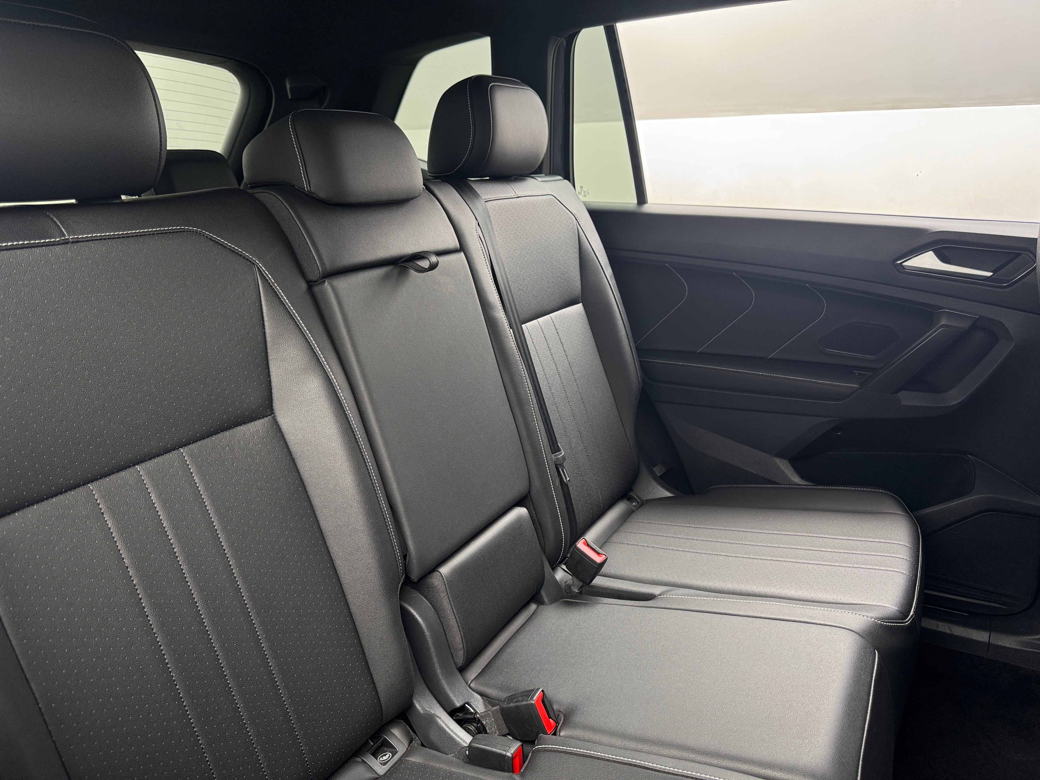 2023 Volkswagen Tiguan SE R-Line Black 5