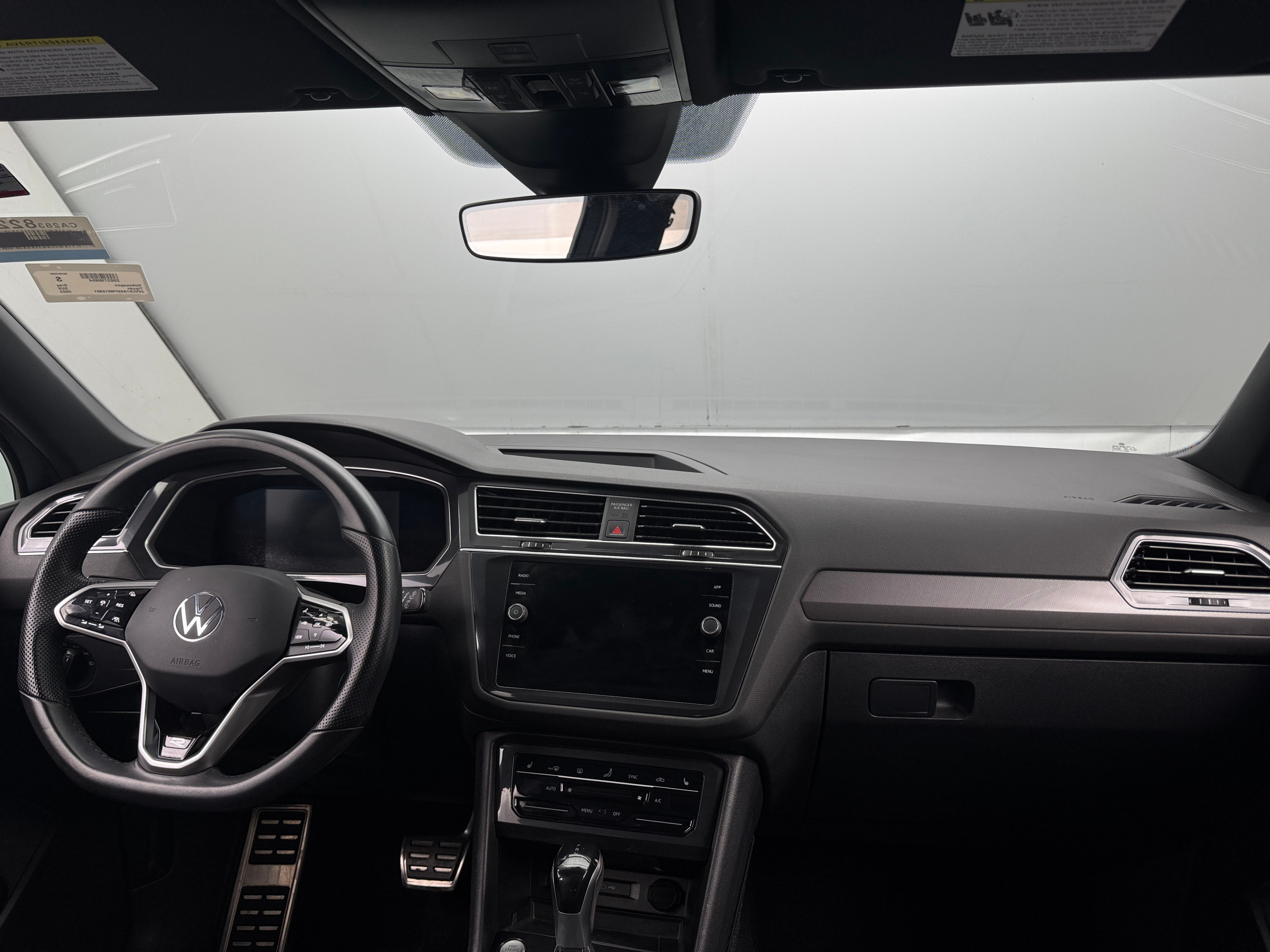 2023 Volkswagen Tiguan SE R-Line Black 2
