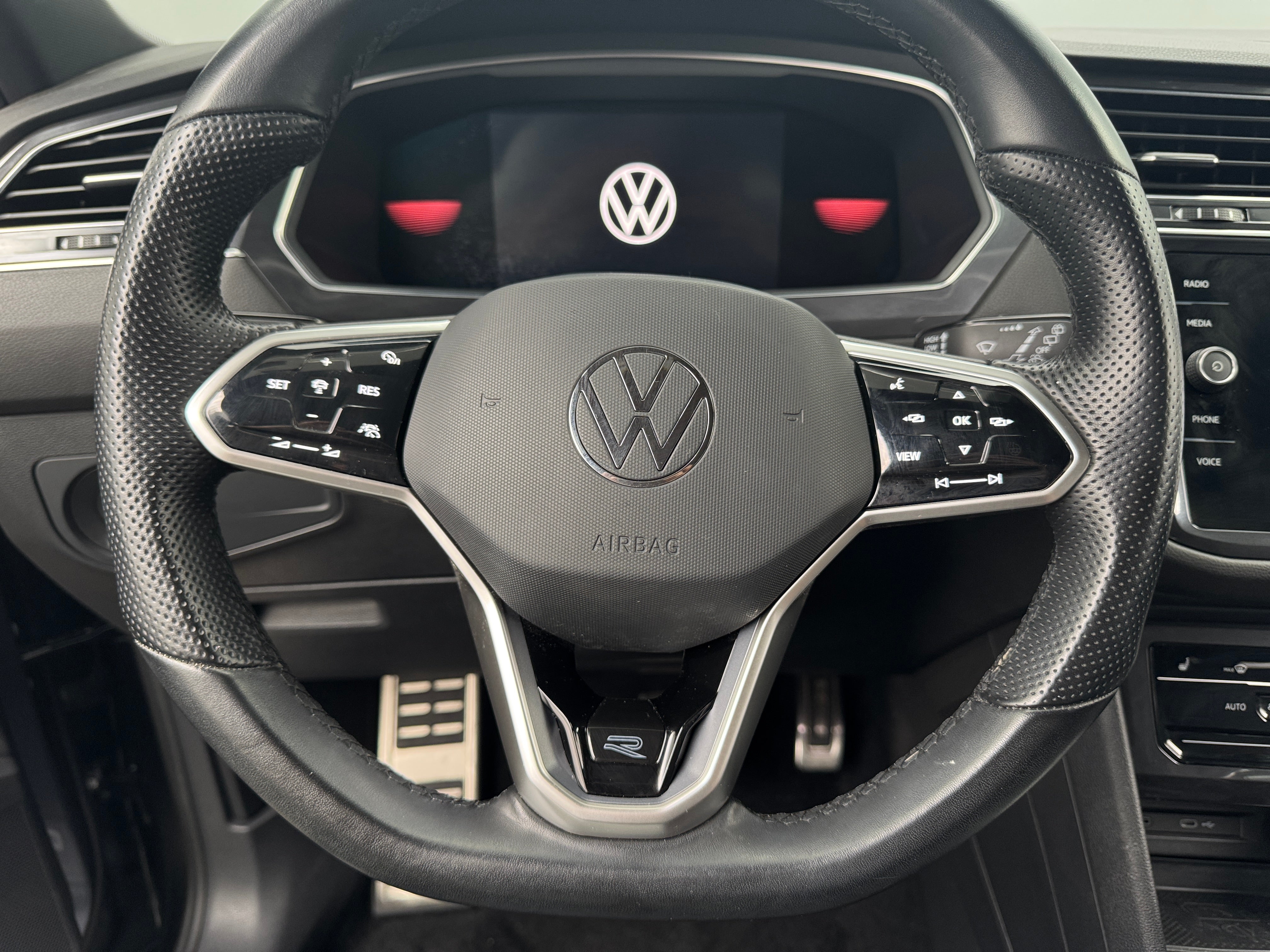 2023 Volkswagen Tiguan SE R-Line Black 4