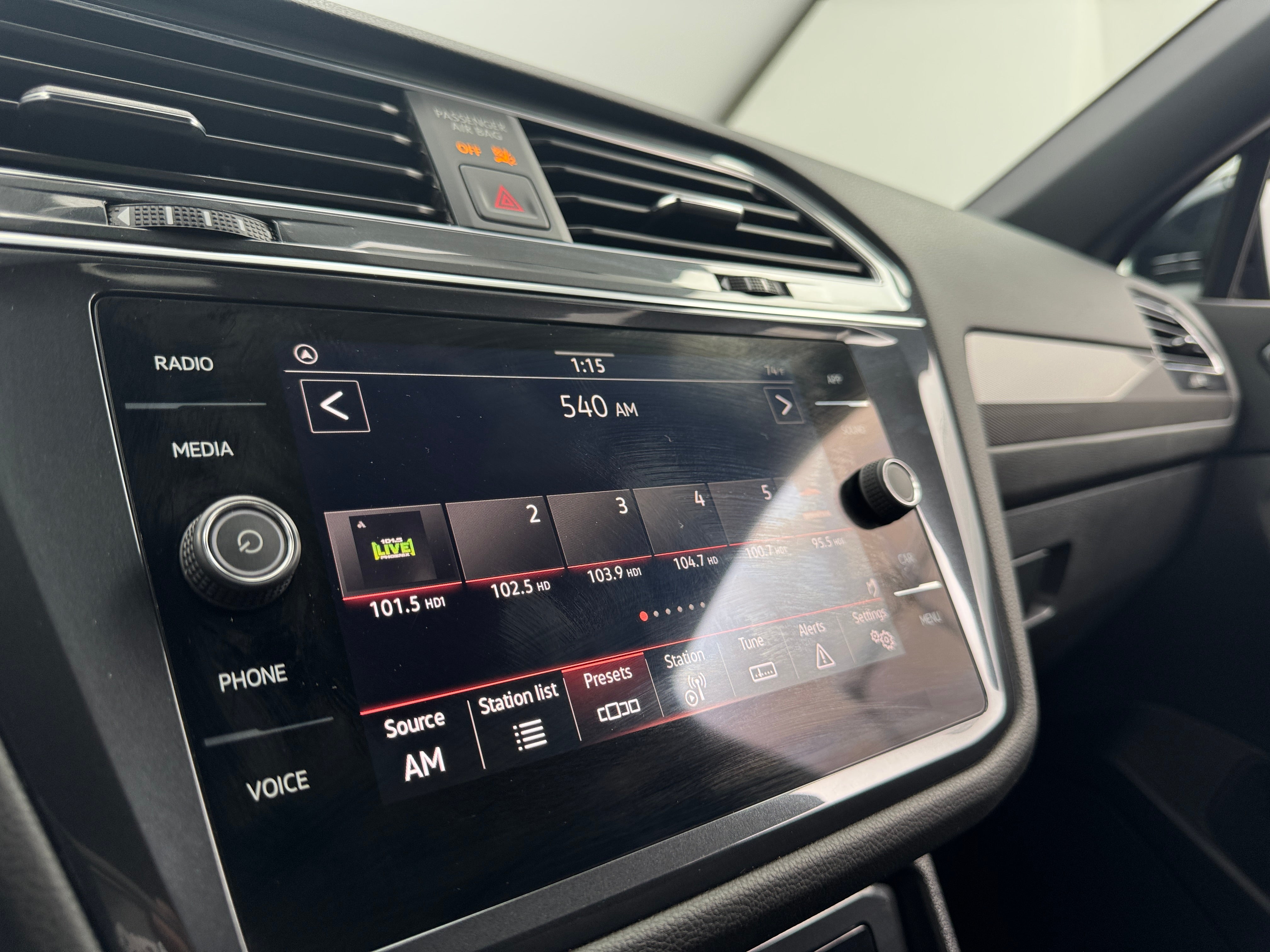 2023 Volkswagen Tiguan SE R-Line Black 3