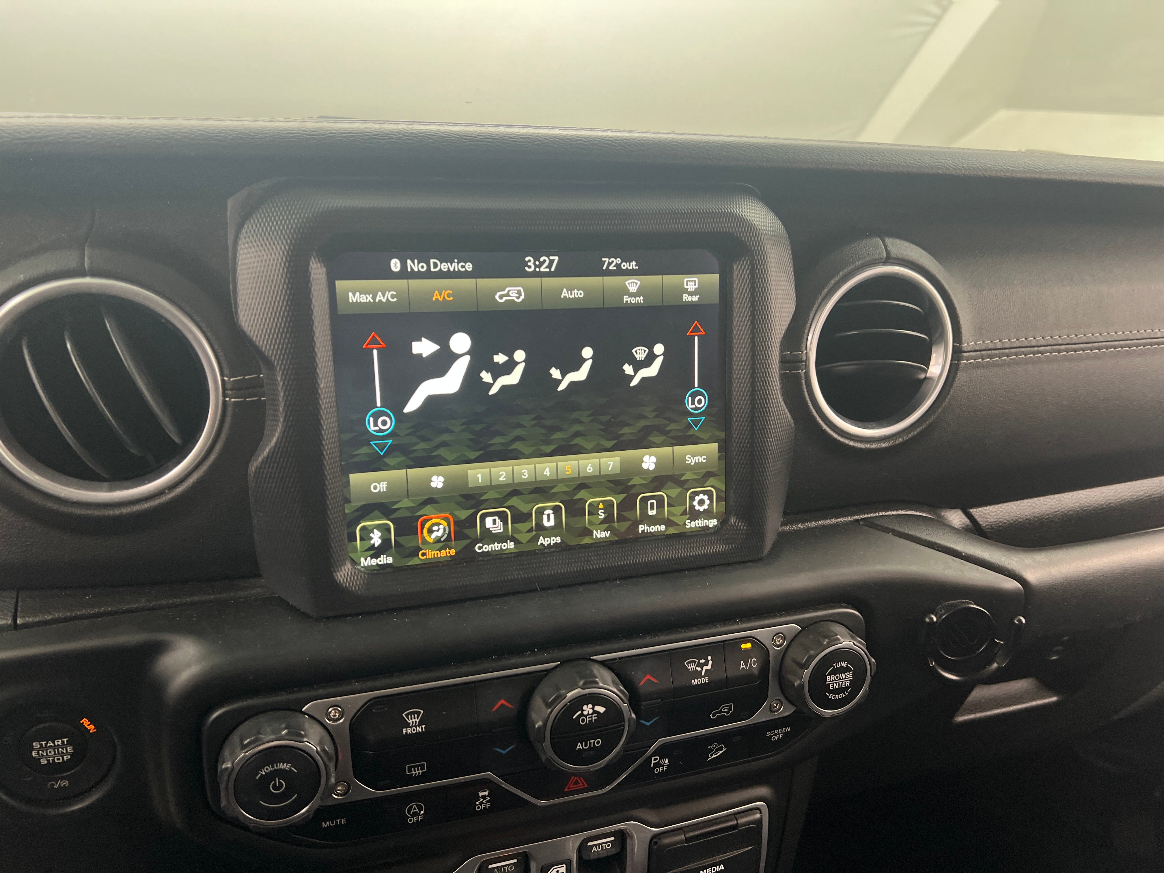 2018 Jeep Wrangler Unlimited Sahara 3