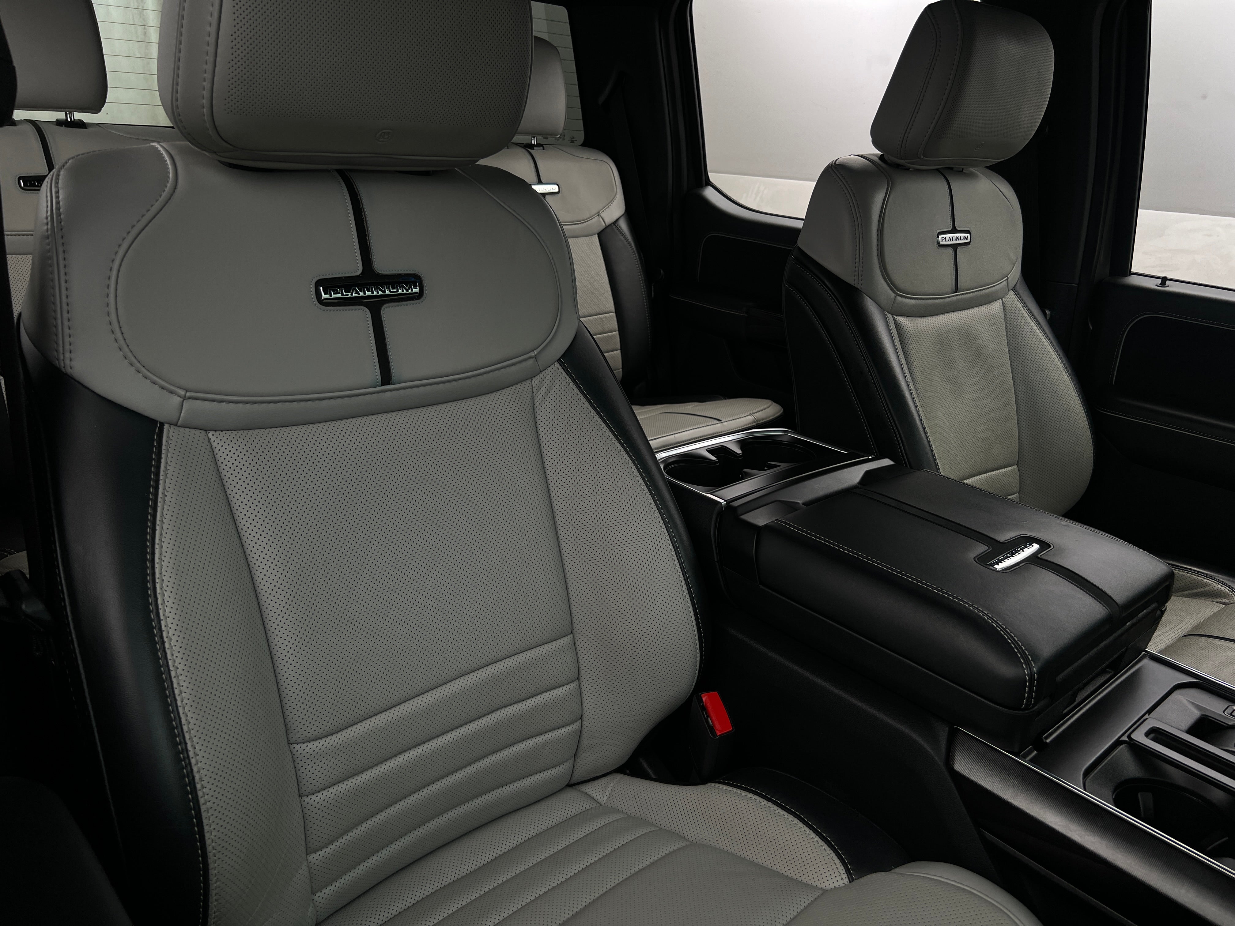 2022 Ford F-150 Lightning Platinum 2
