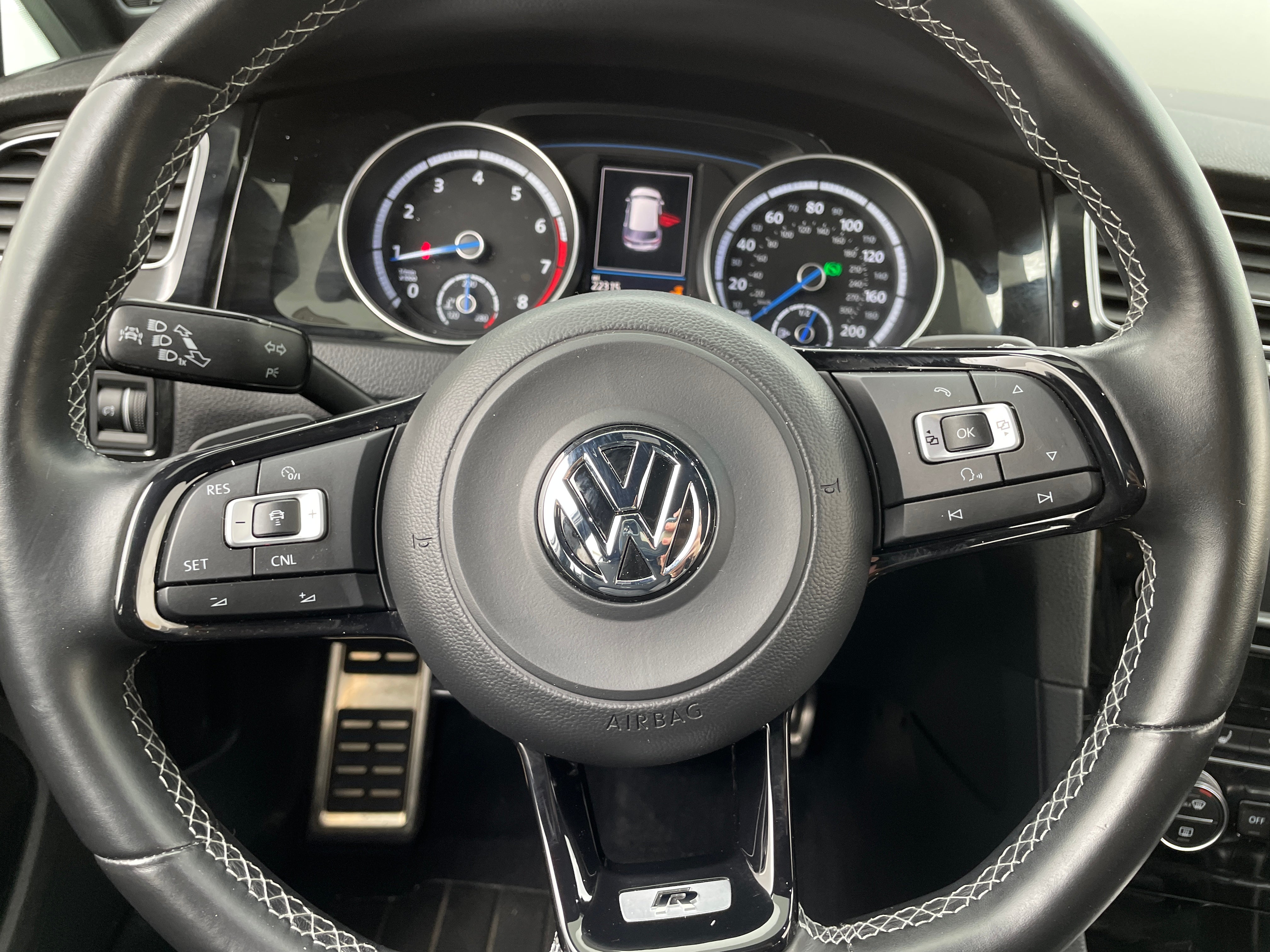 2017 Volkswagen Golf R 4
