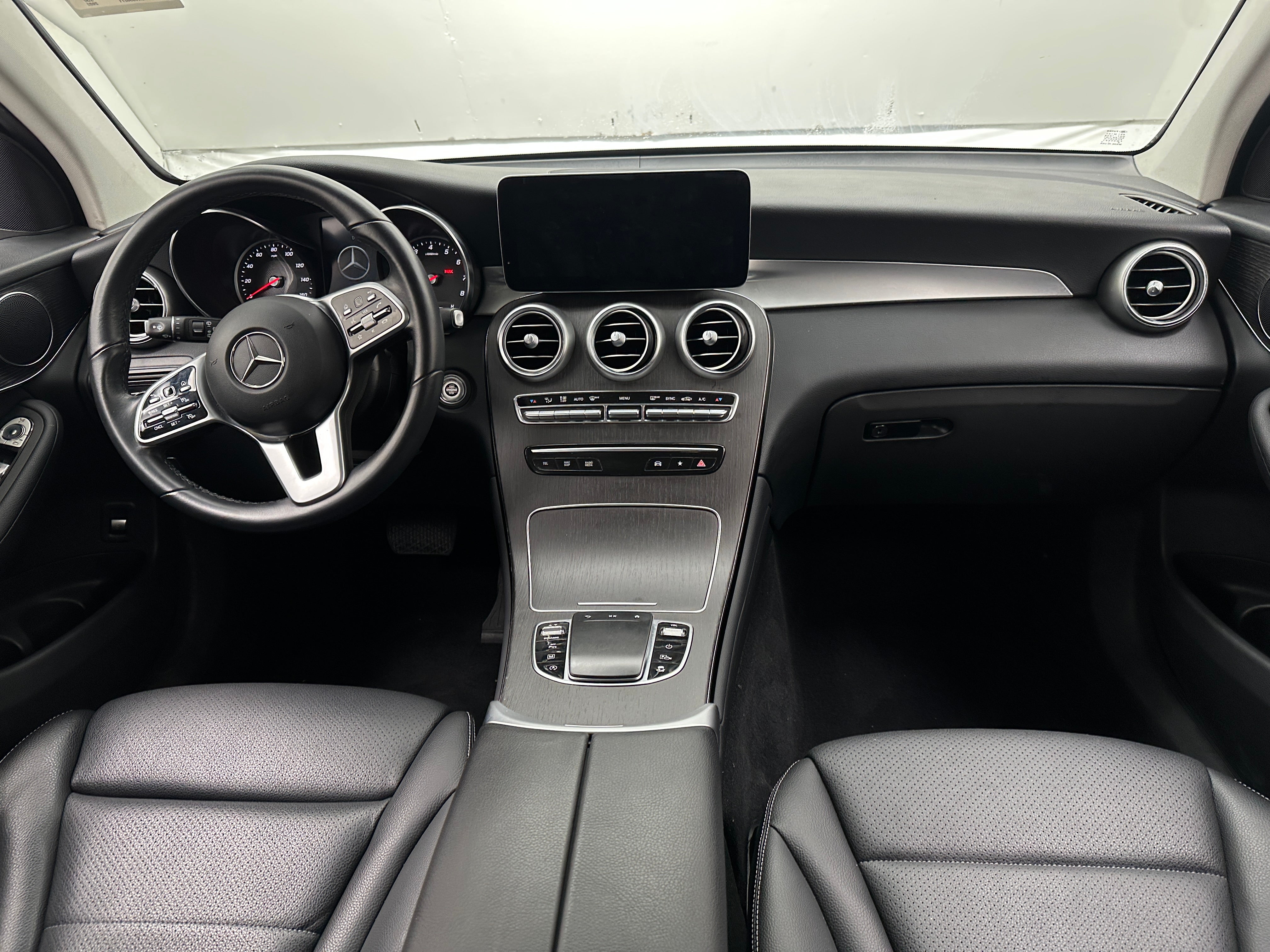 2022 Mercedes-Benz GLC 300 2