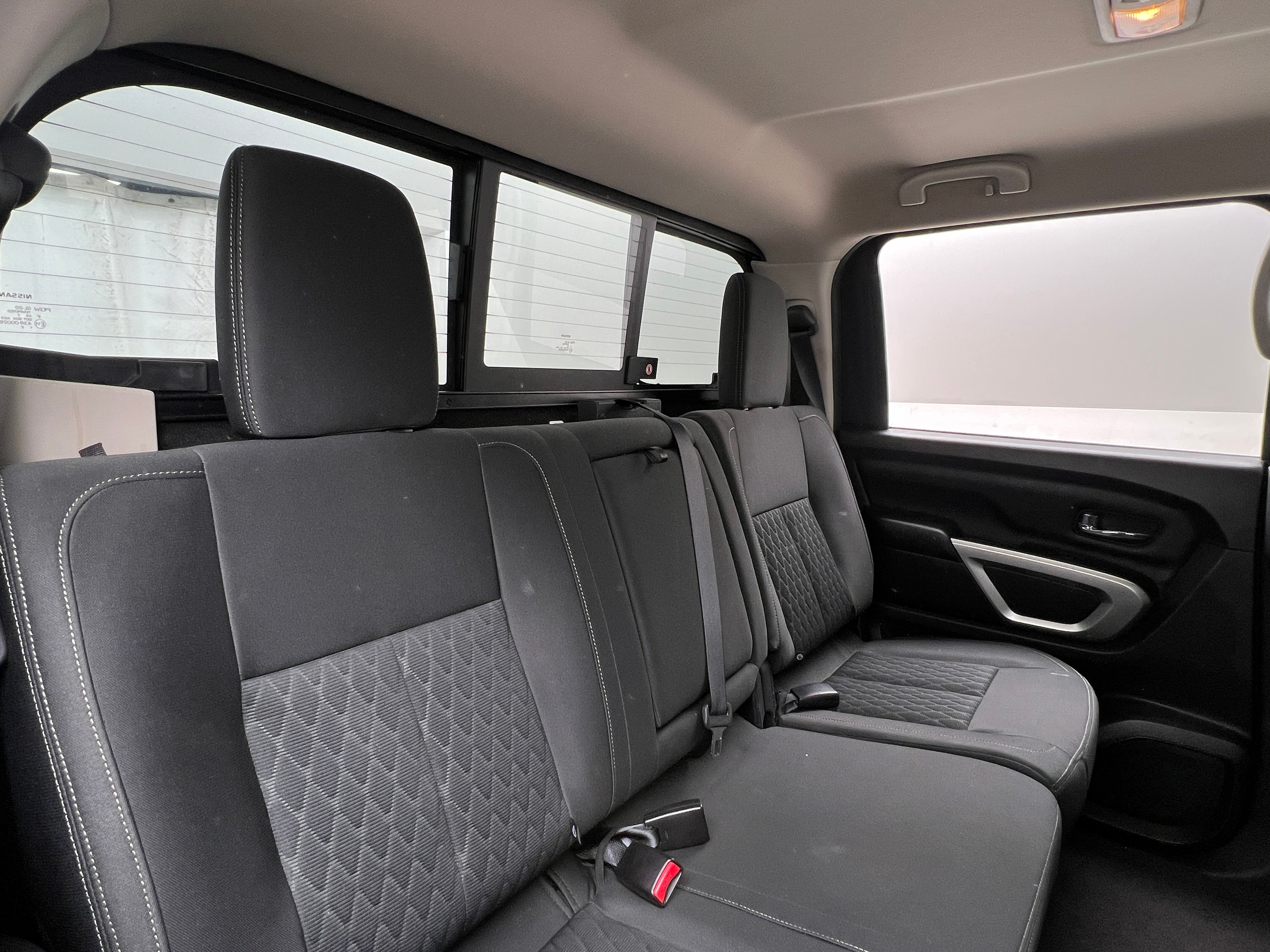 2017 Nissan Titan SV 6