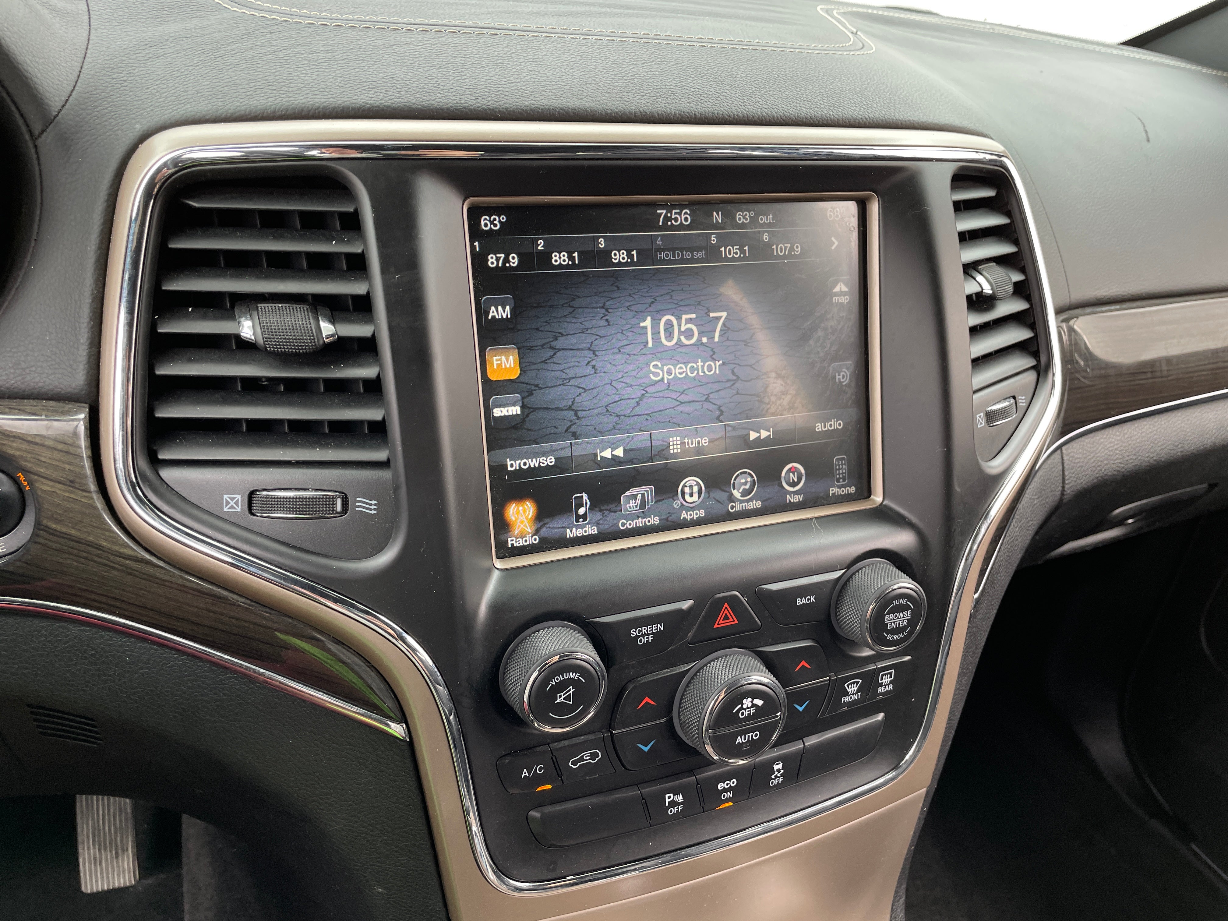 2014 Jeep Grand Cherokee Overland 3