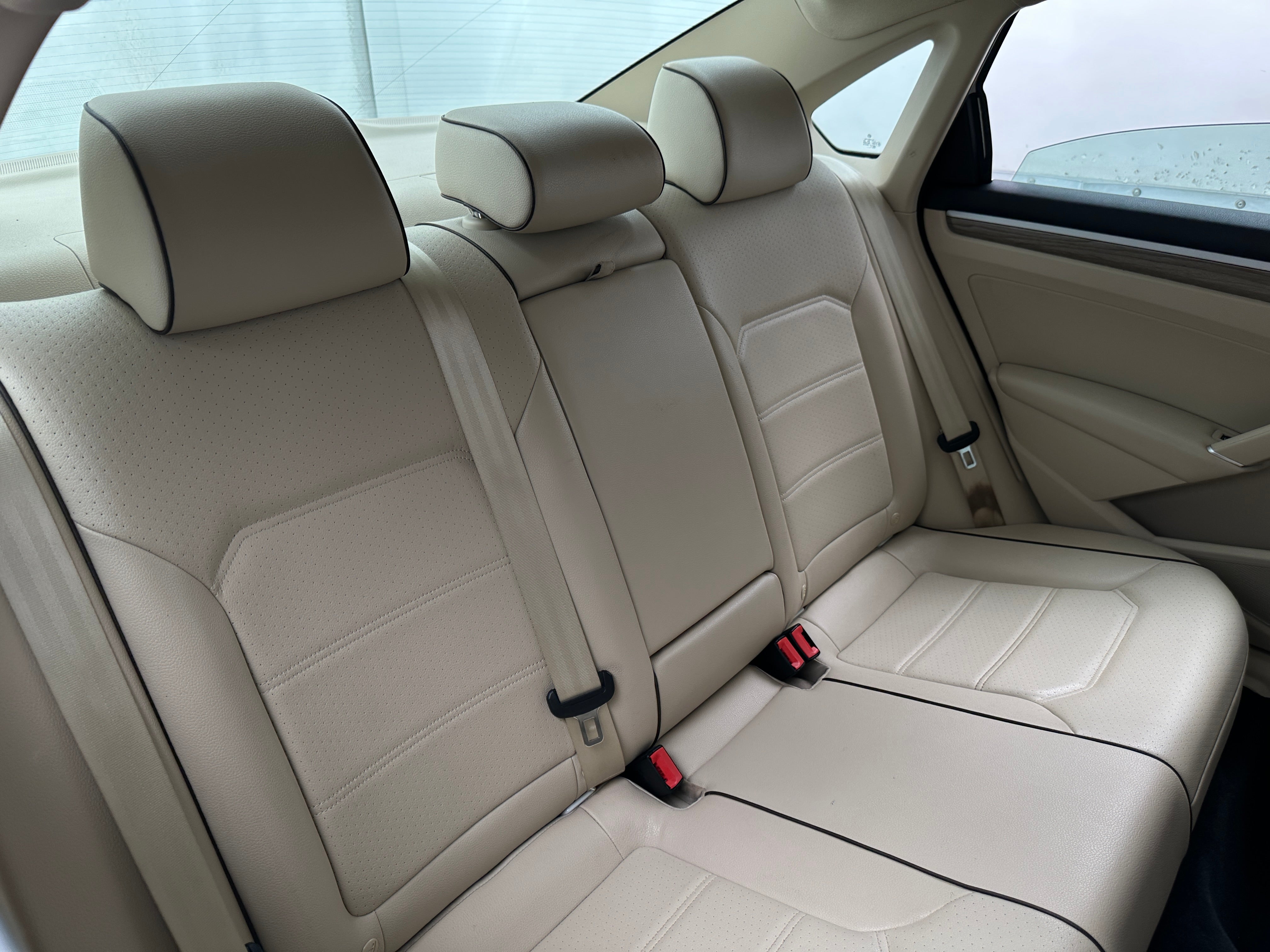 2016 Volkswagen Passat SE 5