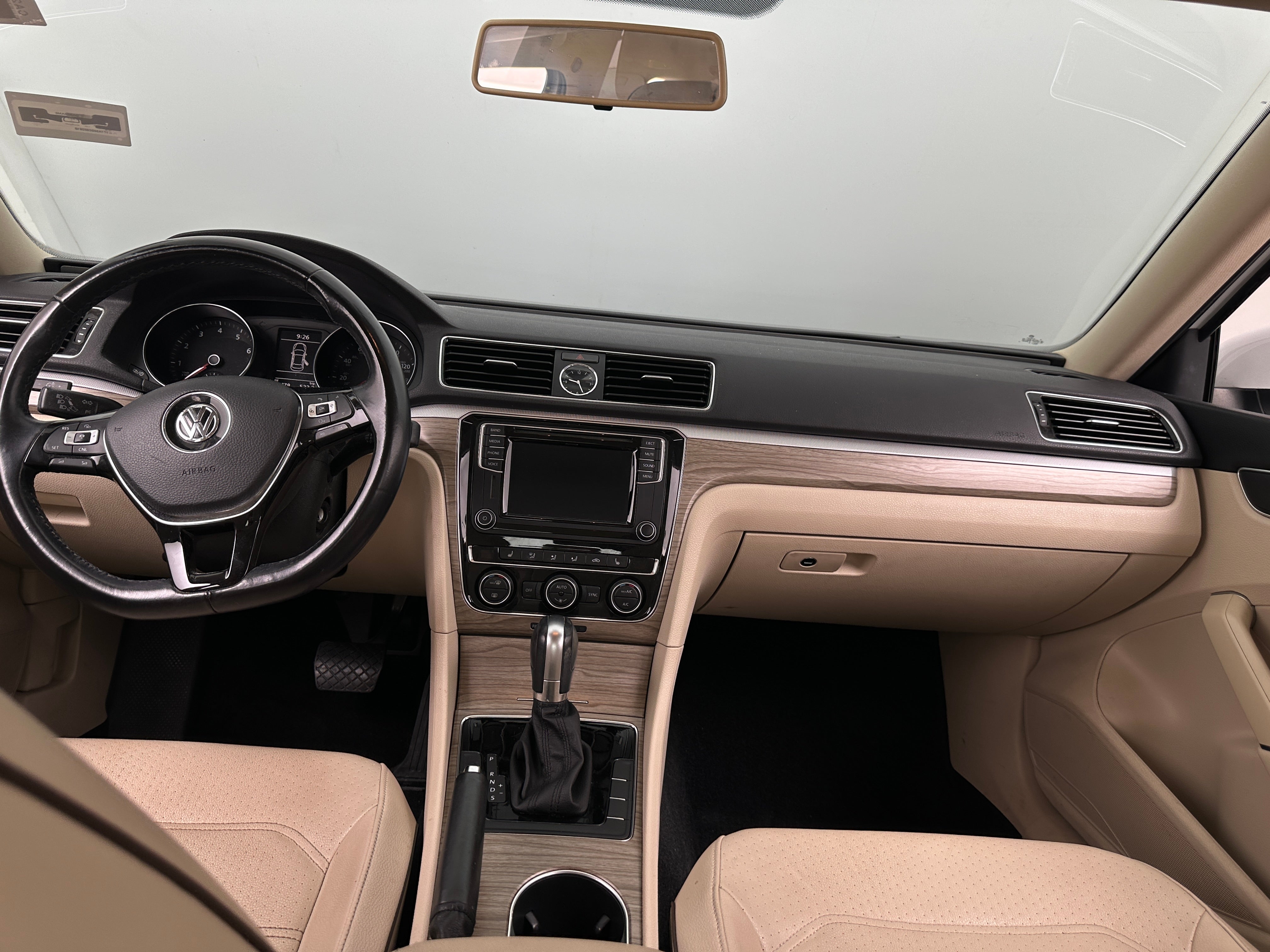 2016 Volkswagen Passat SE 2