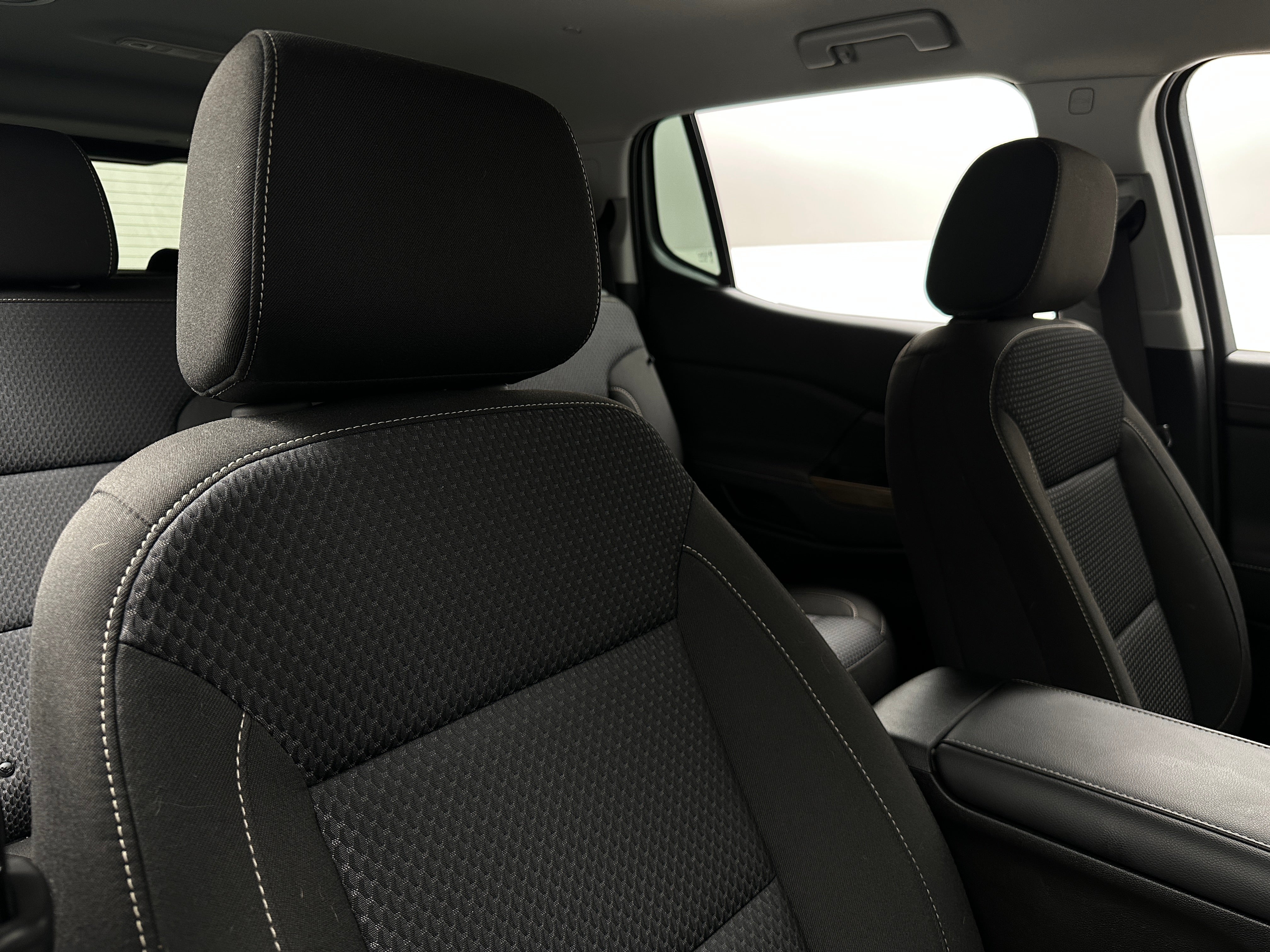2023 GMC Acadia SLE 2