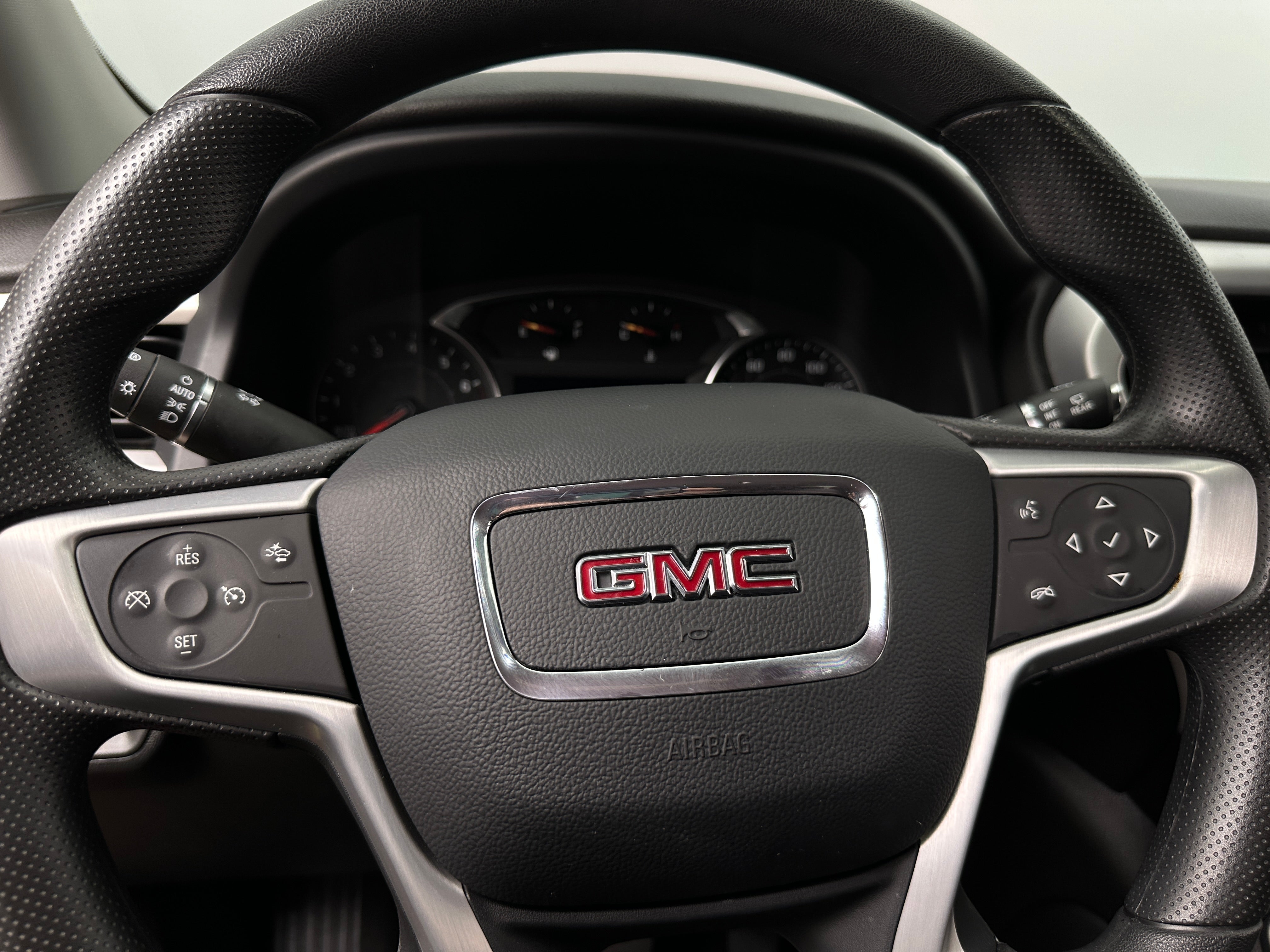 2023 GMC Acadia SLE 5