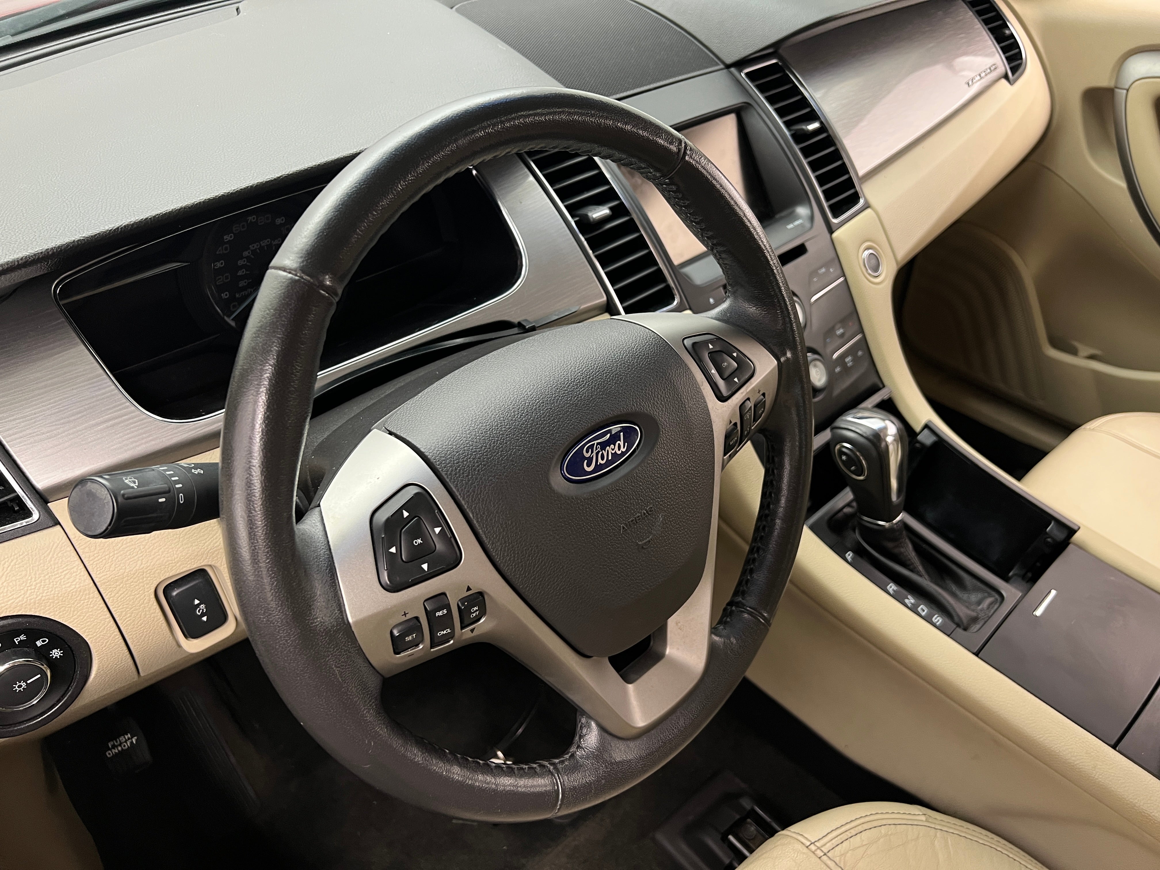 2015 Ford Taurus SEL 4
