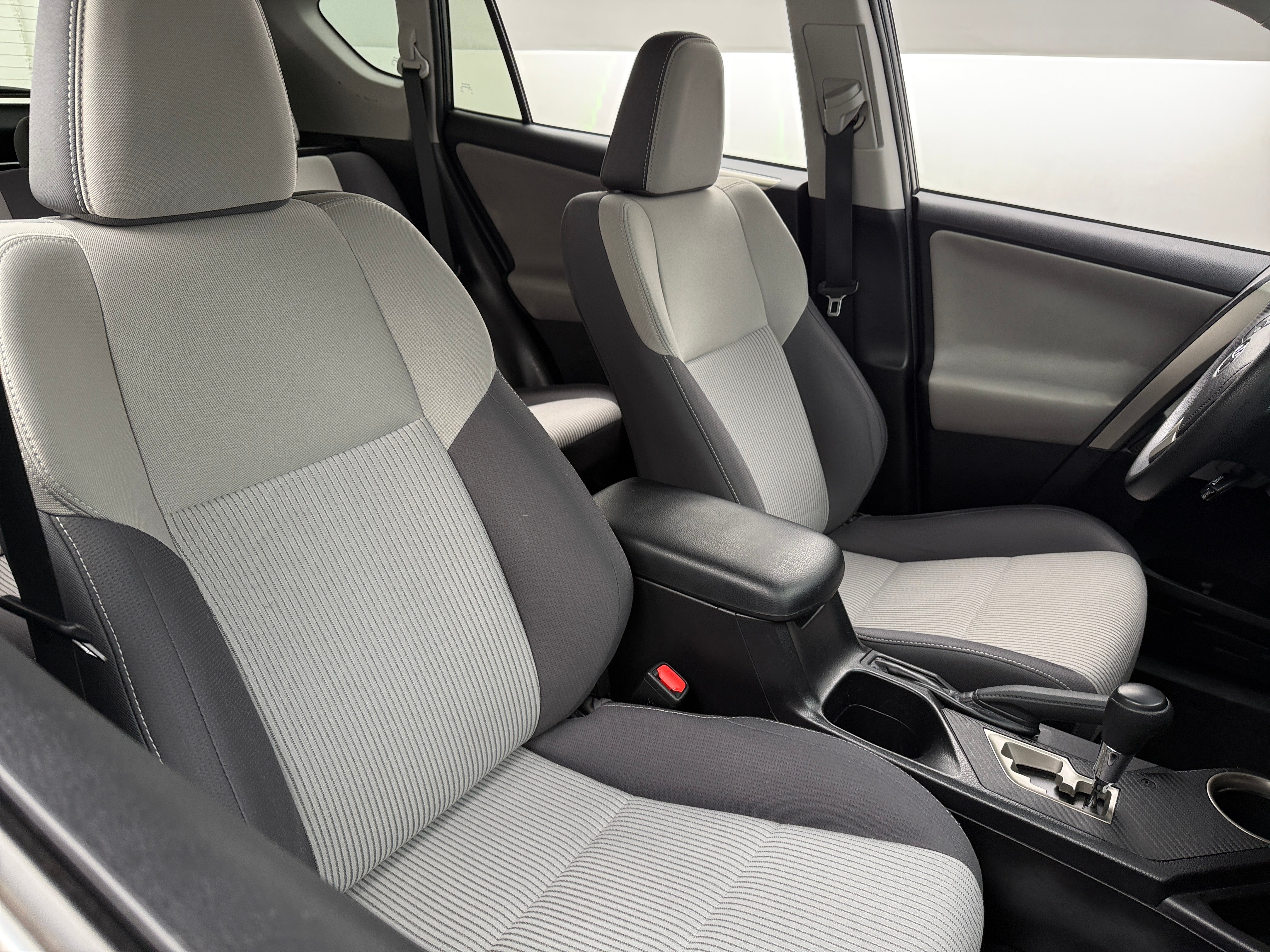 2014 Toyota RAV4 XLE 2