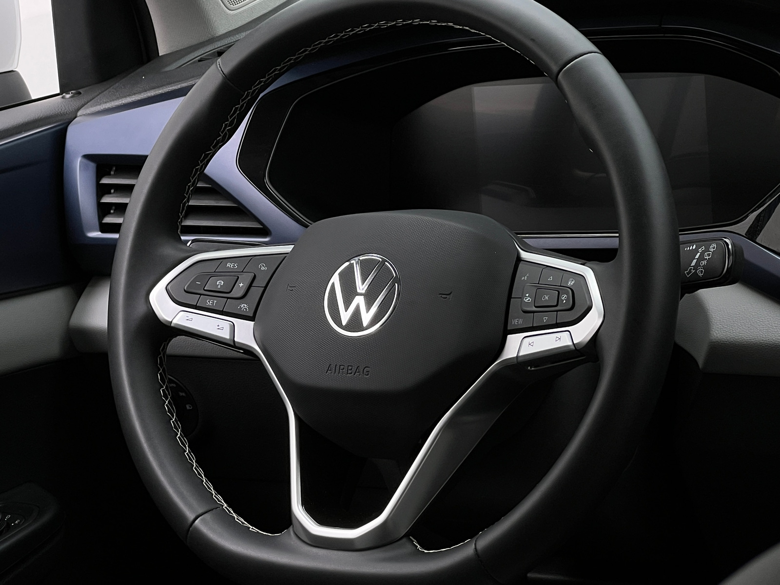 Thumbnail: 2023 Volkswagen Taos - 4