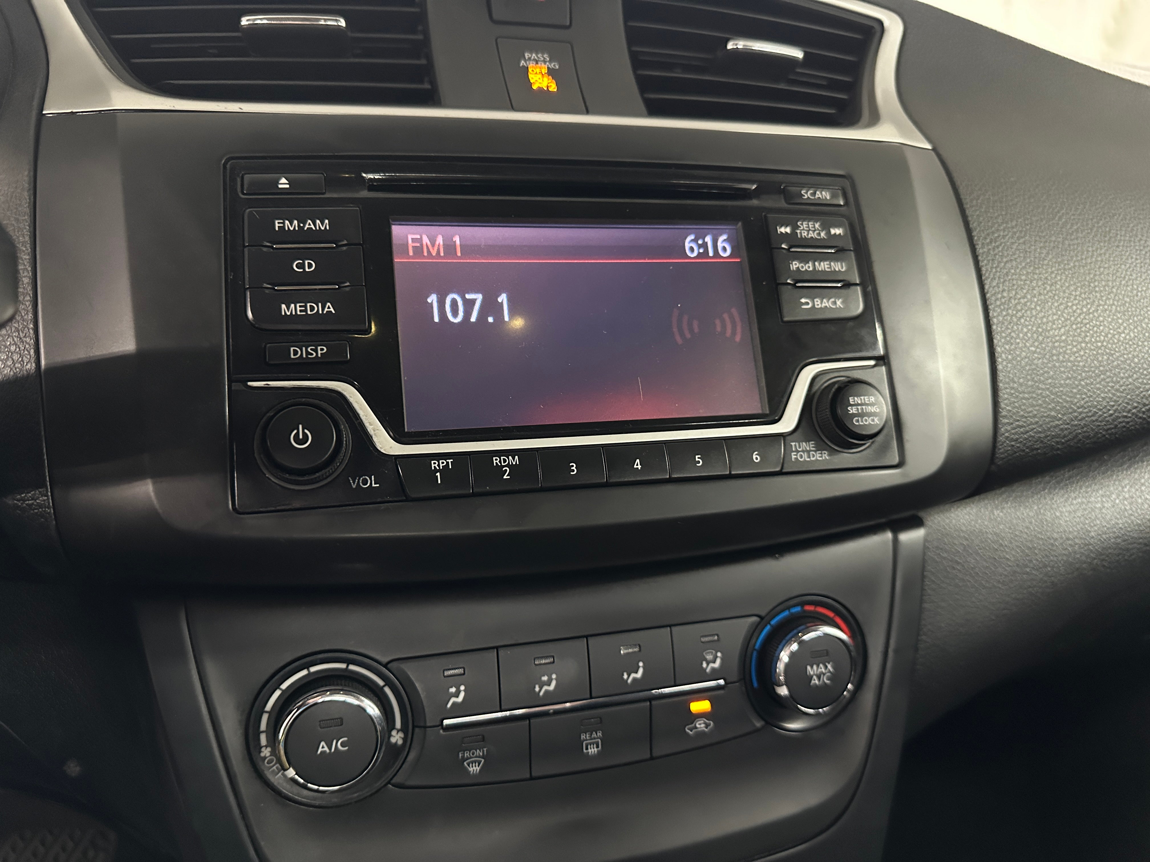 Thumbnail: 2018 Nissan Sentra - 4