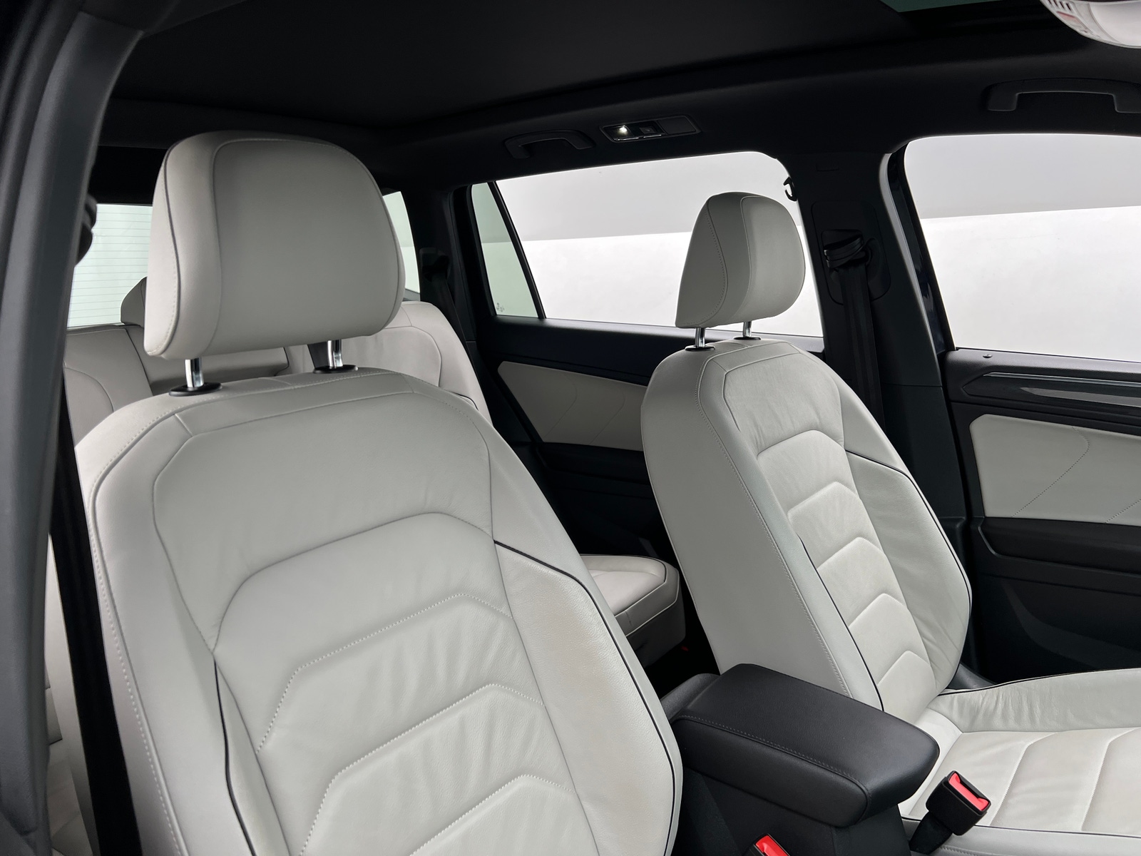 Thumbnail: 2020 Volkswagen Tiguan - 2