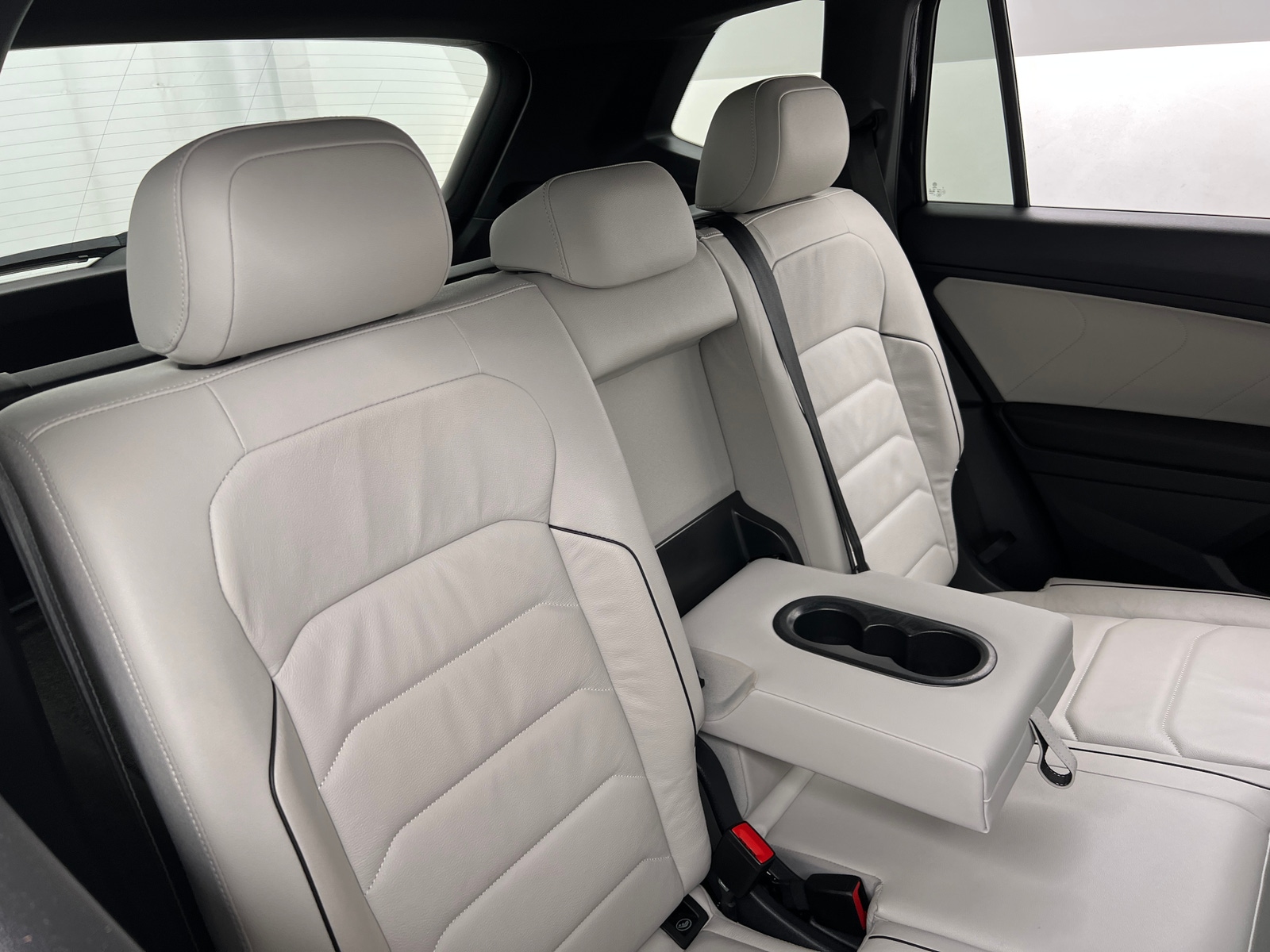 Thumbnail: 2020 Volkswagen Tiguan - 6