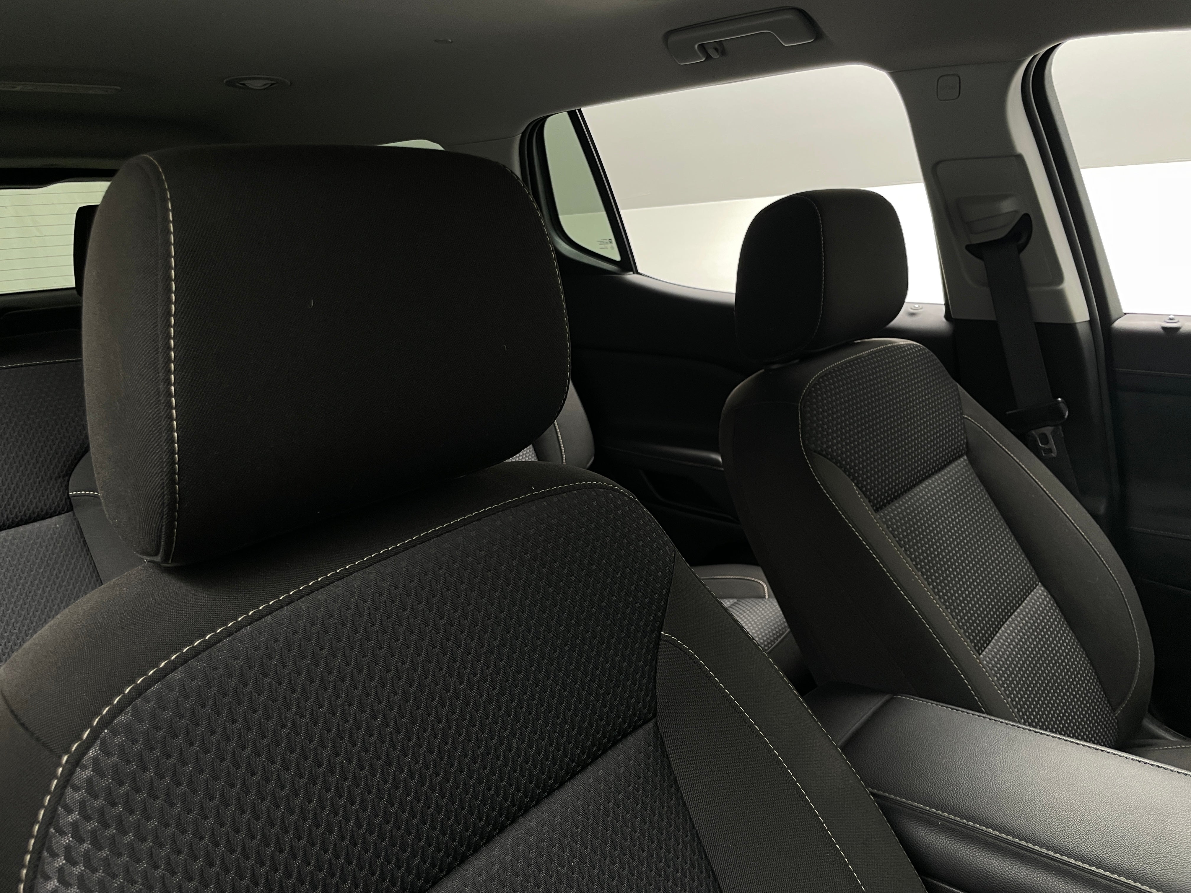 2023 GMC Acadia SLE 2