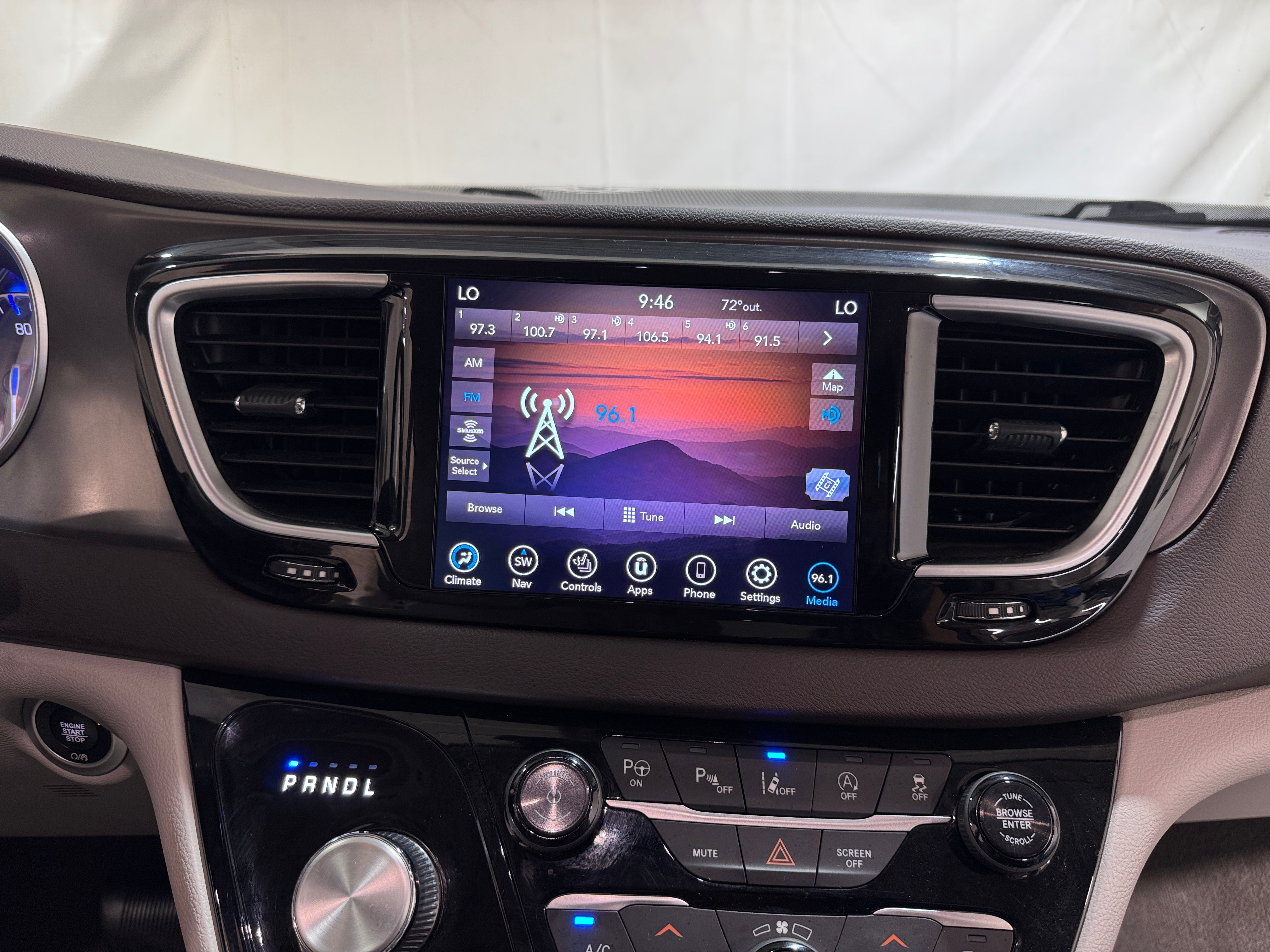 2019 Chrysler Pacifica  3