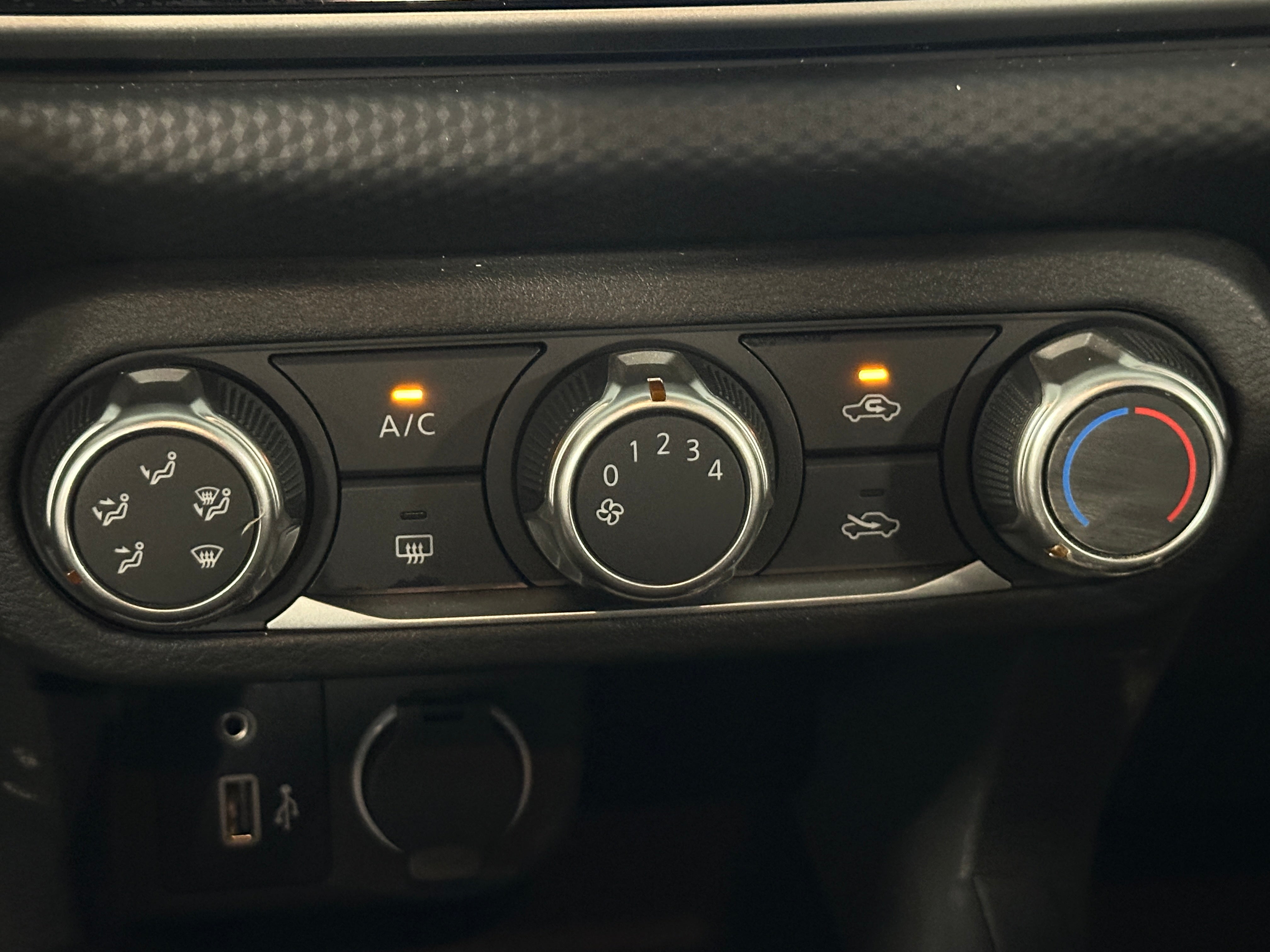 2023 Nissan Kicks S 4