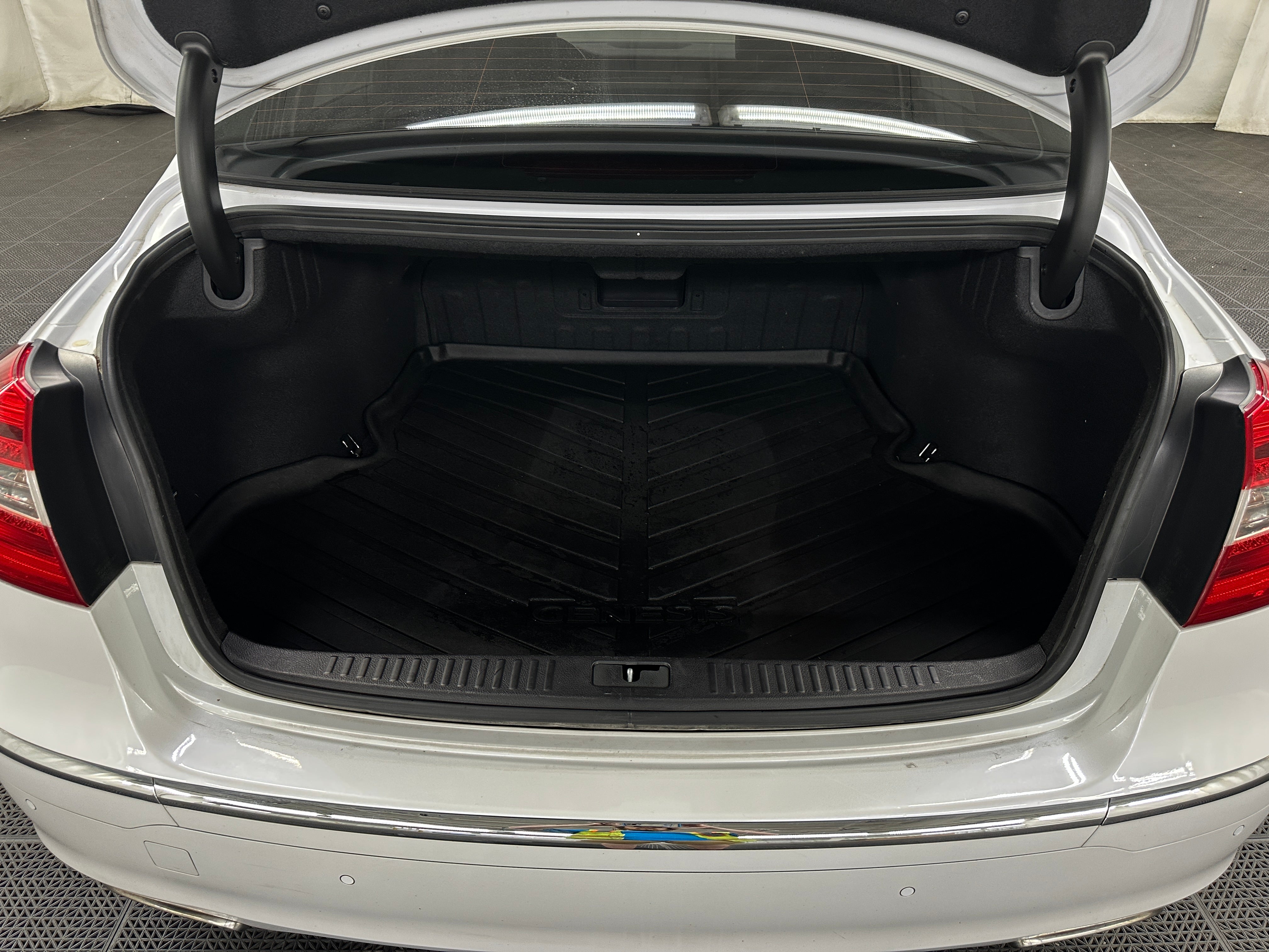 2014 Hyundai Genesis R-Spec 6