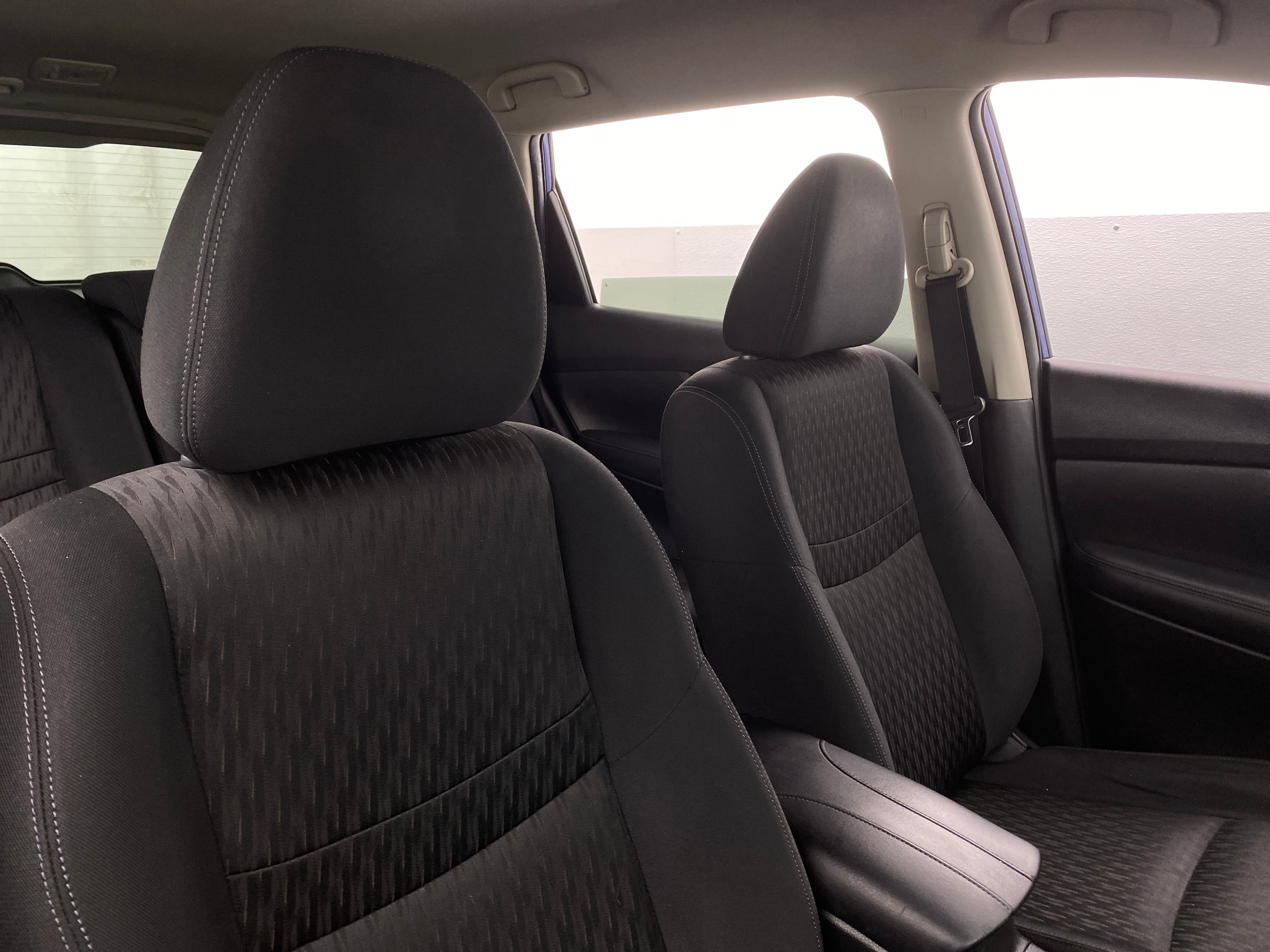 2018 Nissan Rogue SV 2