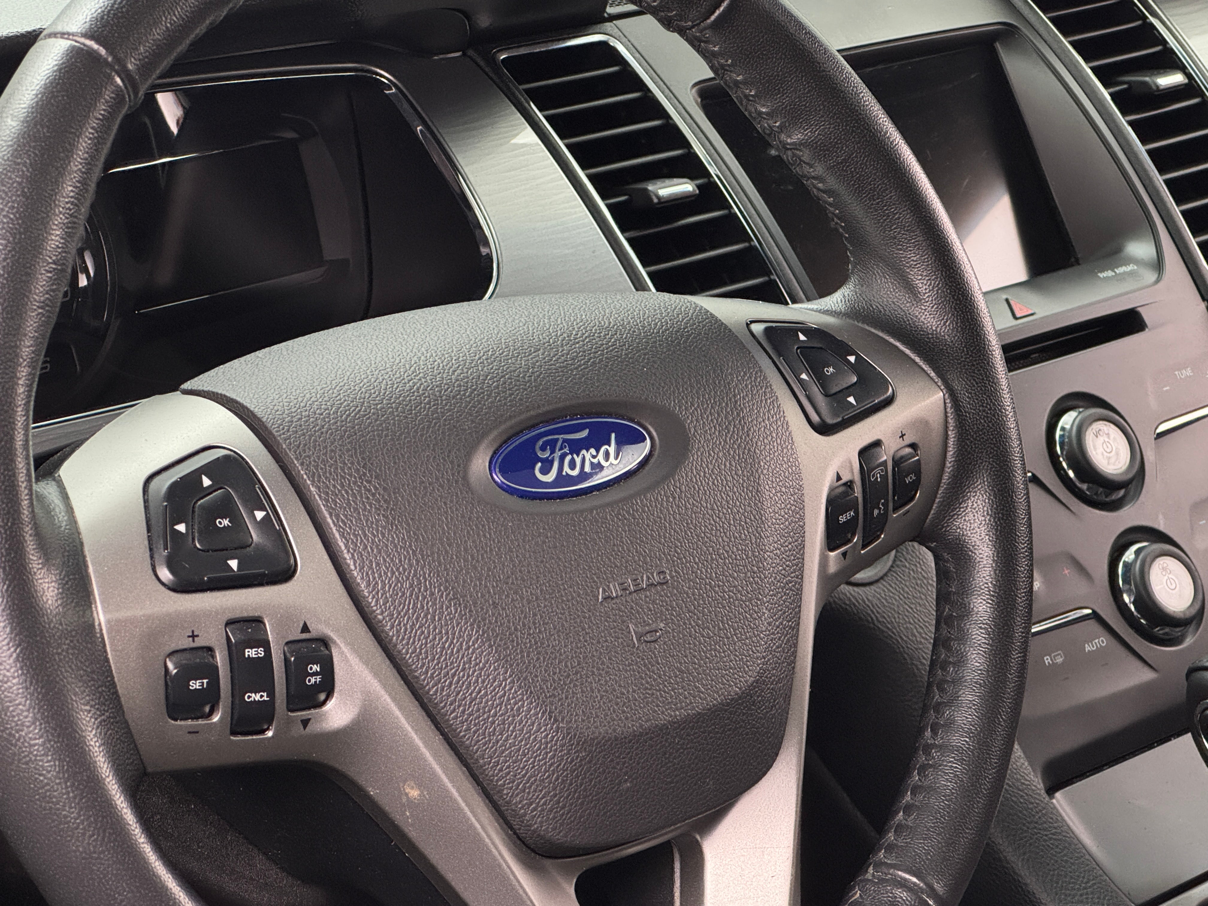 2018 Ford Taurus SEL 4
