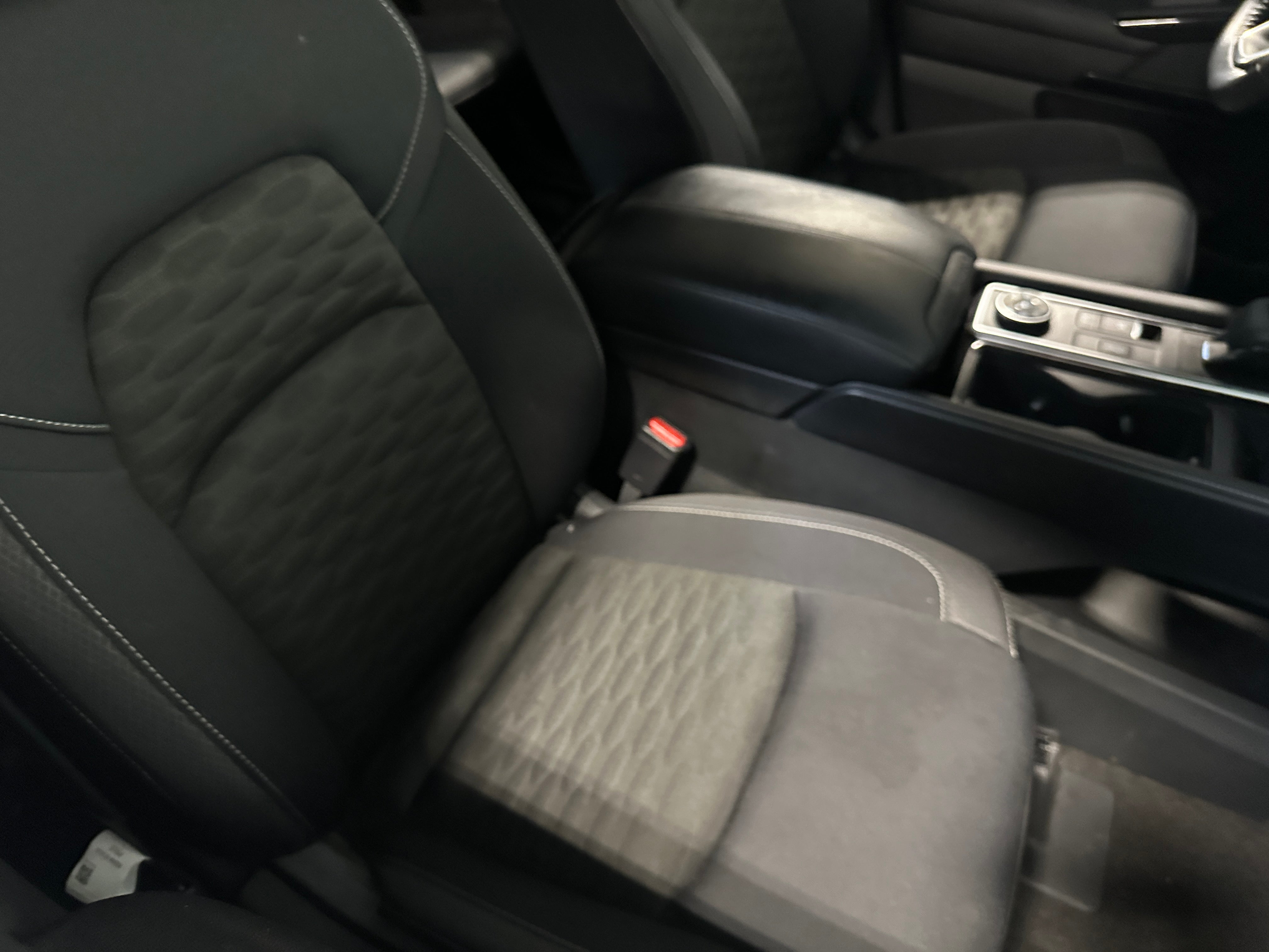 2023 Nissan Pathfinder SV 2