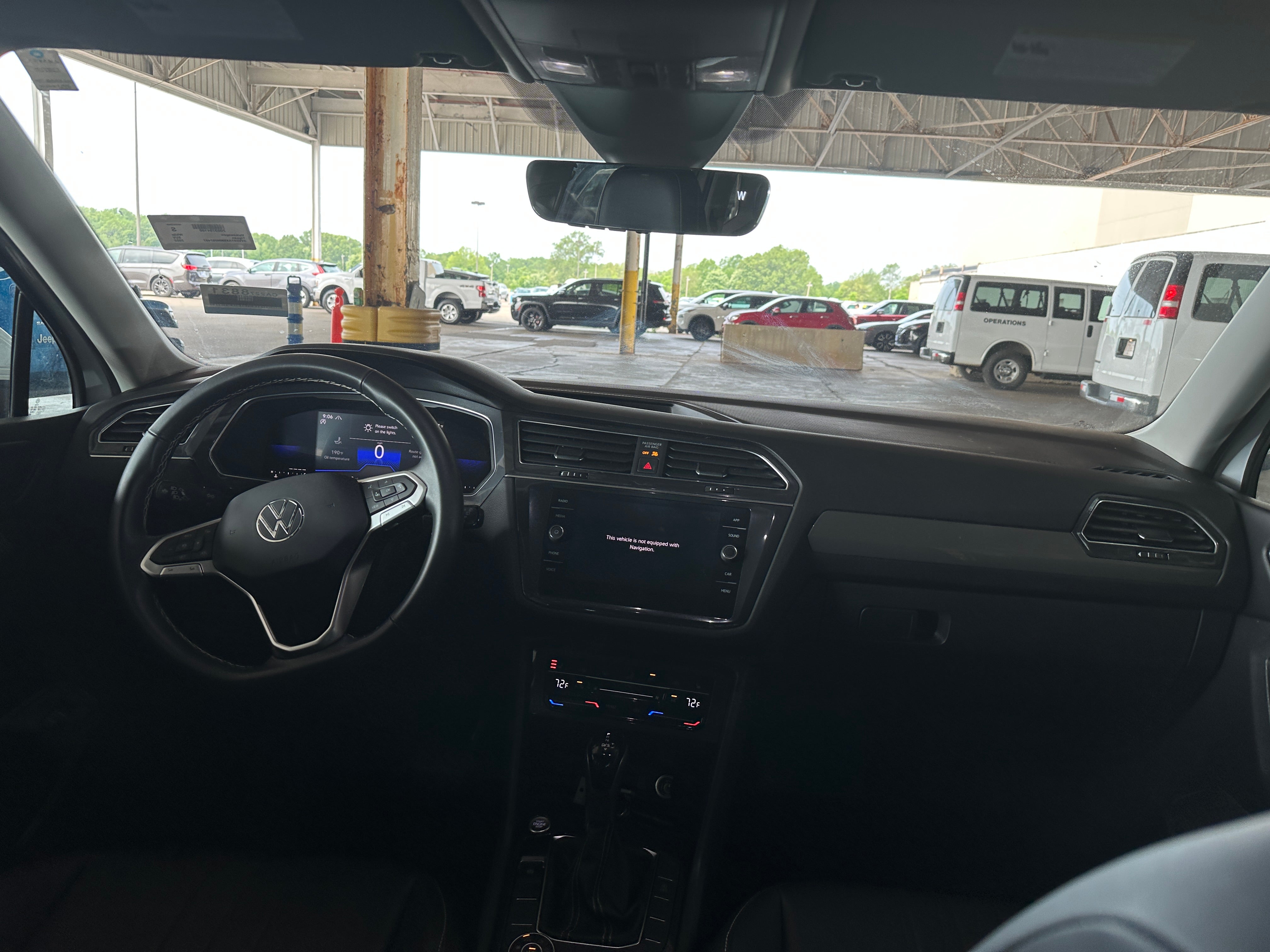 2022 Volkswagen Tiguan SE 2