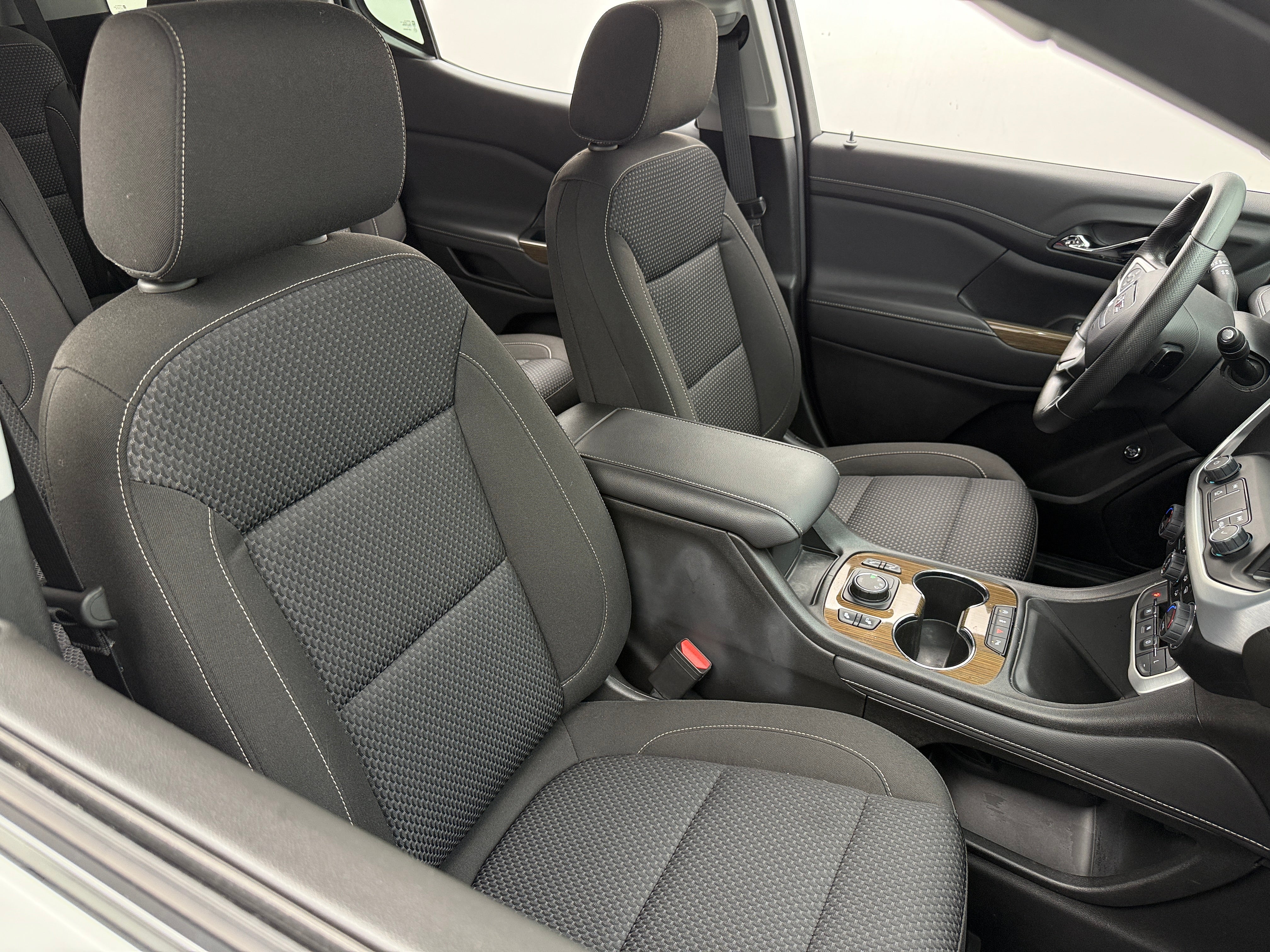 2023 GMC Acadia SLE 2