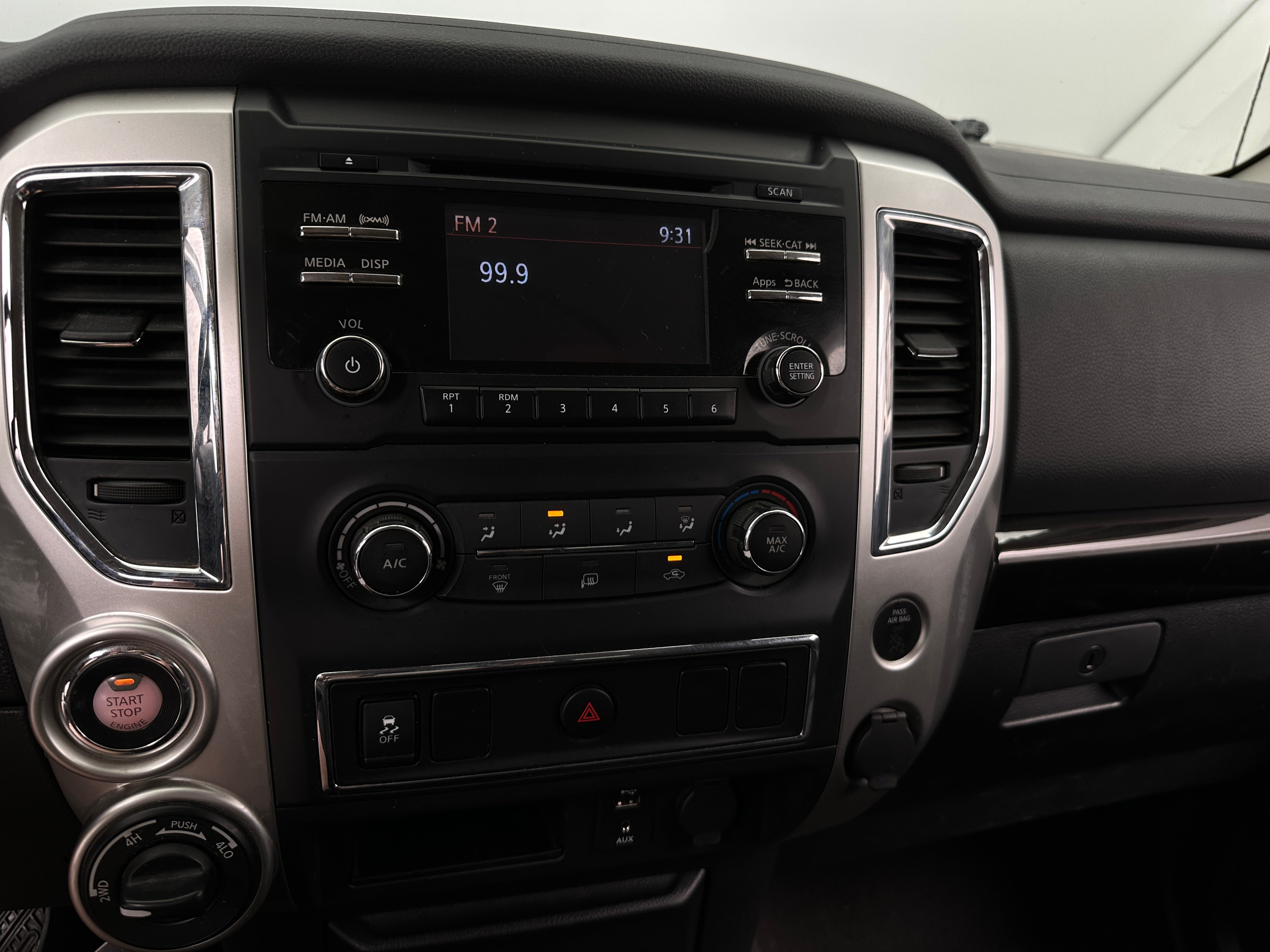 2017 Nissan Titan SV 4