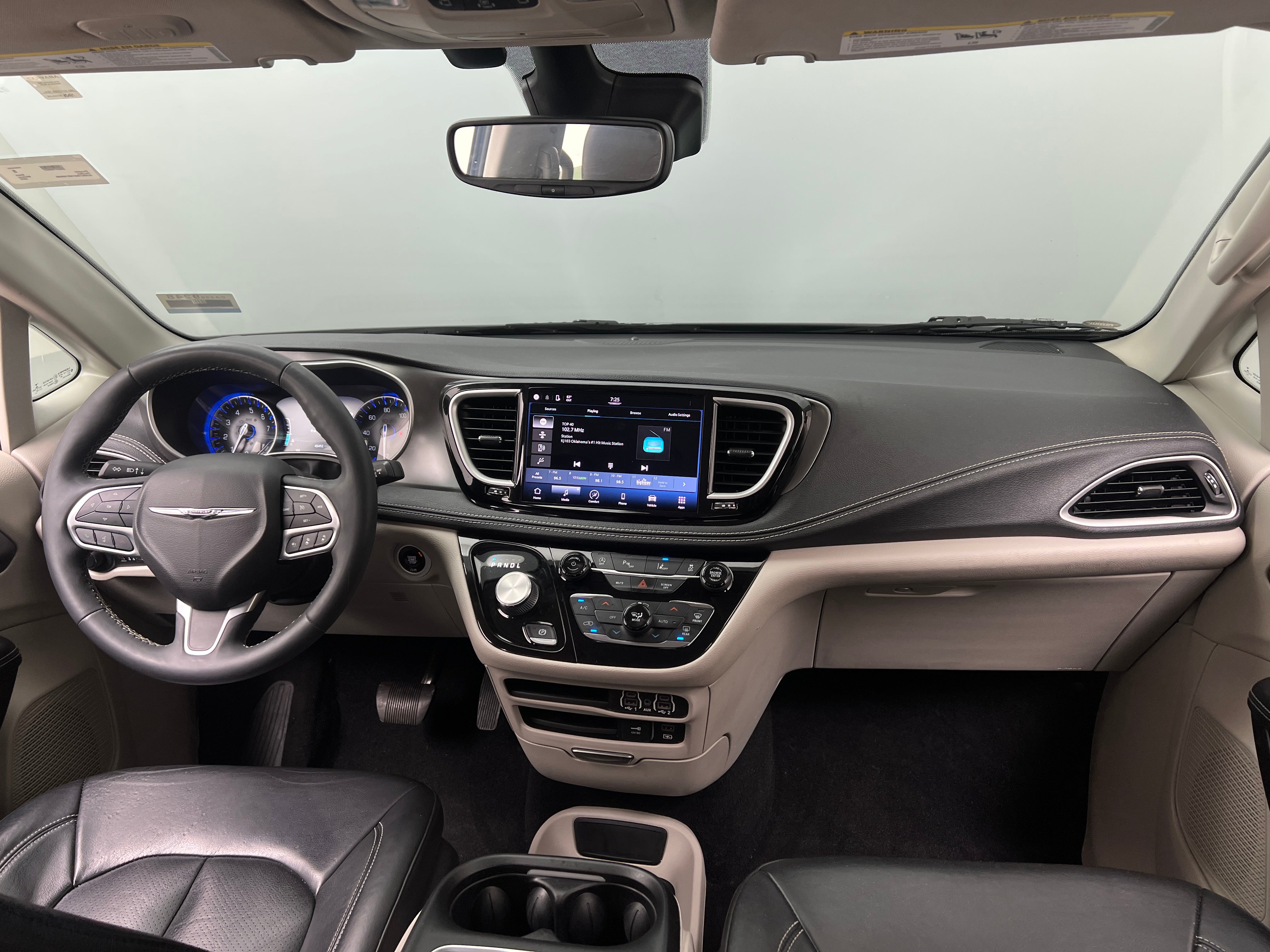 2022 Chrysler Pacifica Touring L 2
